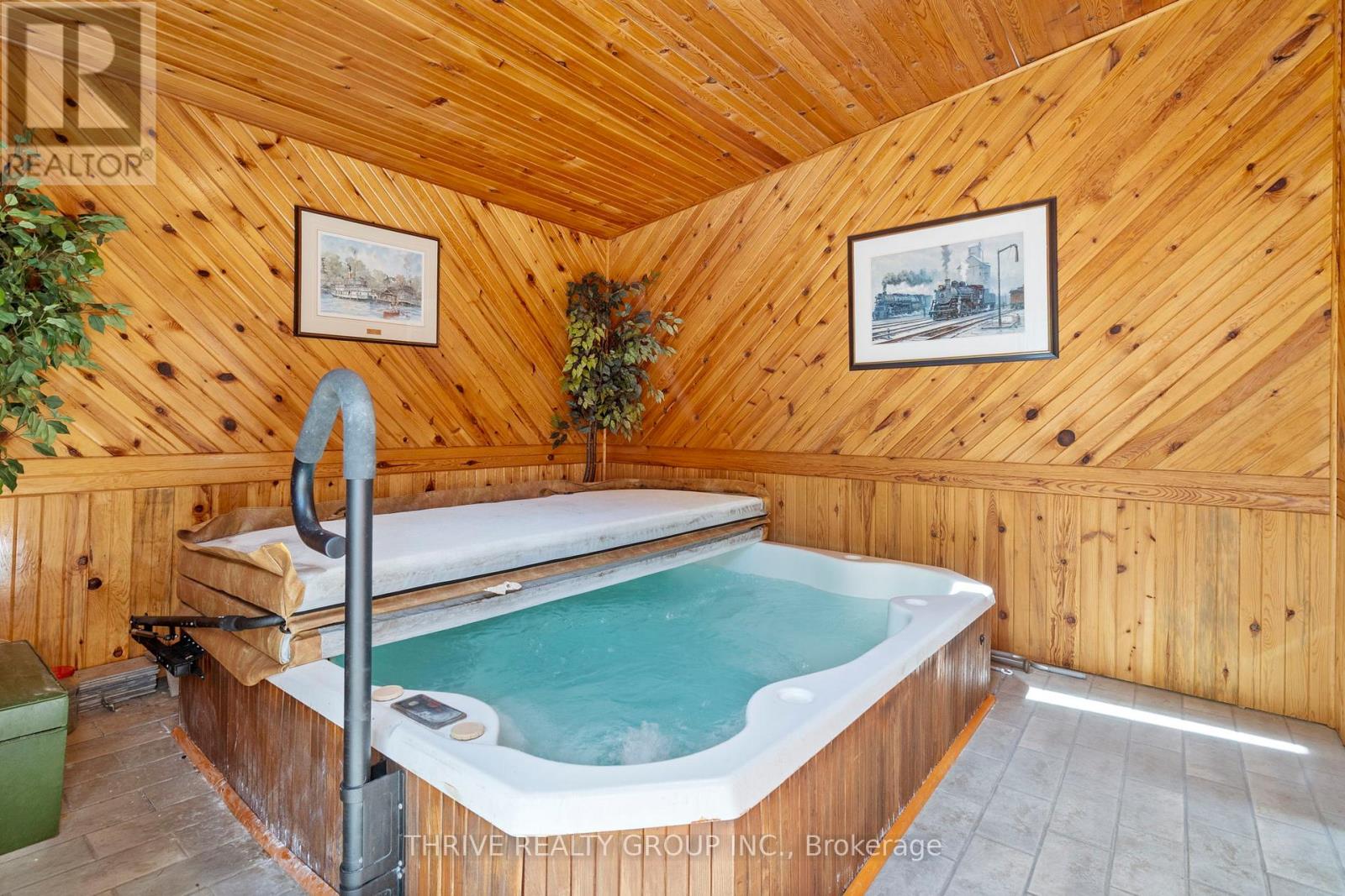 255 RIDGEWOOD CRESCENT - 28