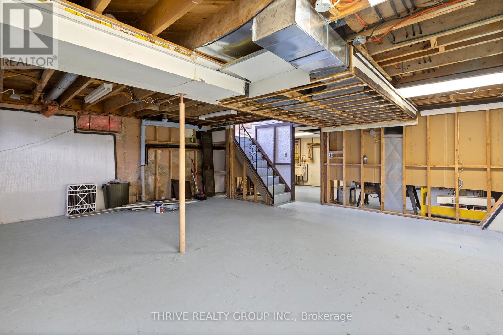255 RIDGEWOOD CRESCENT - 31