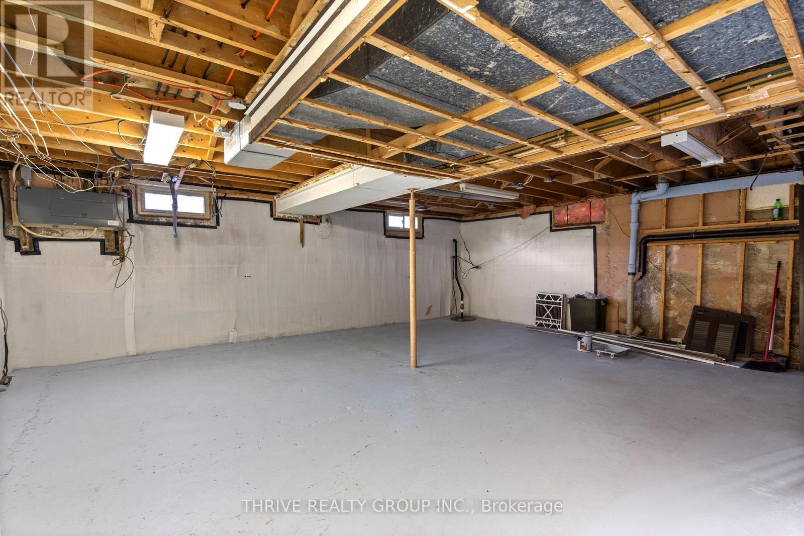 255 RIDGEWOOD CRESCENT - 33