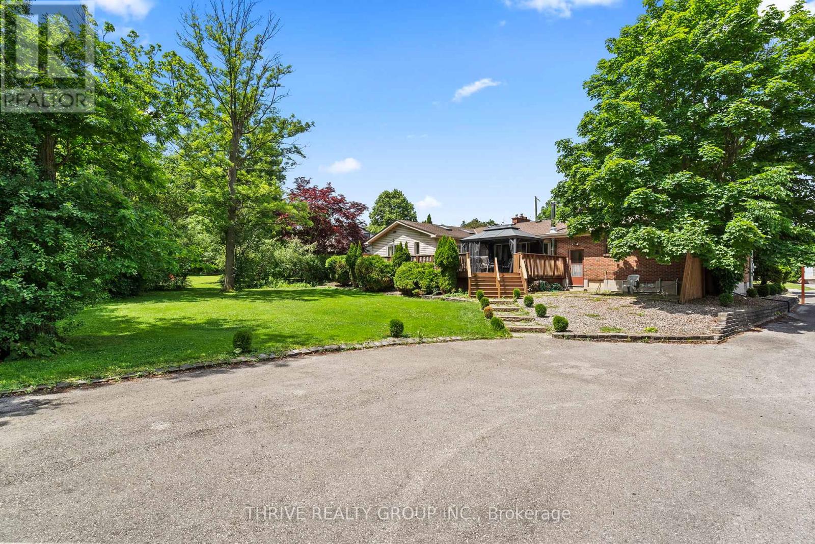 255 RIDGEWOOD CRESCENT - 34