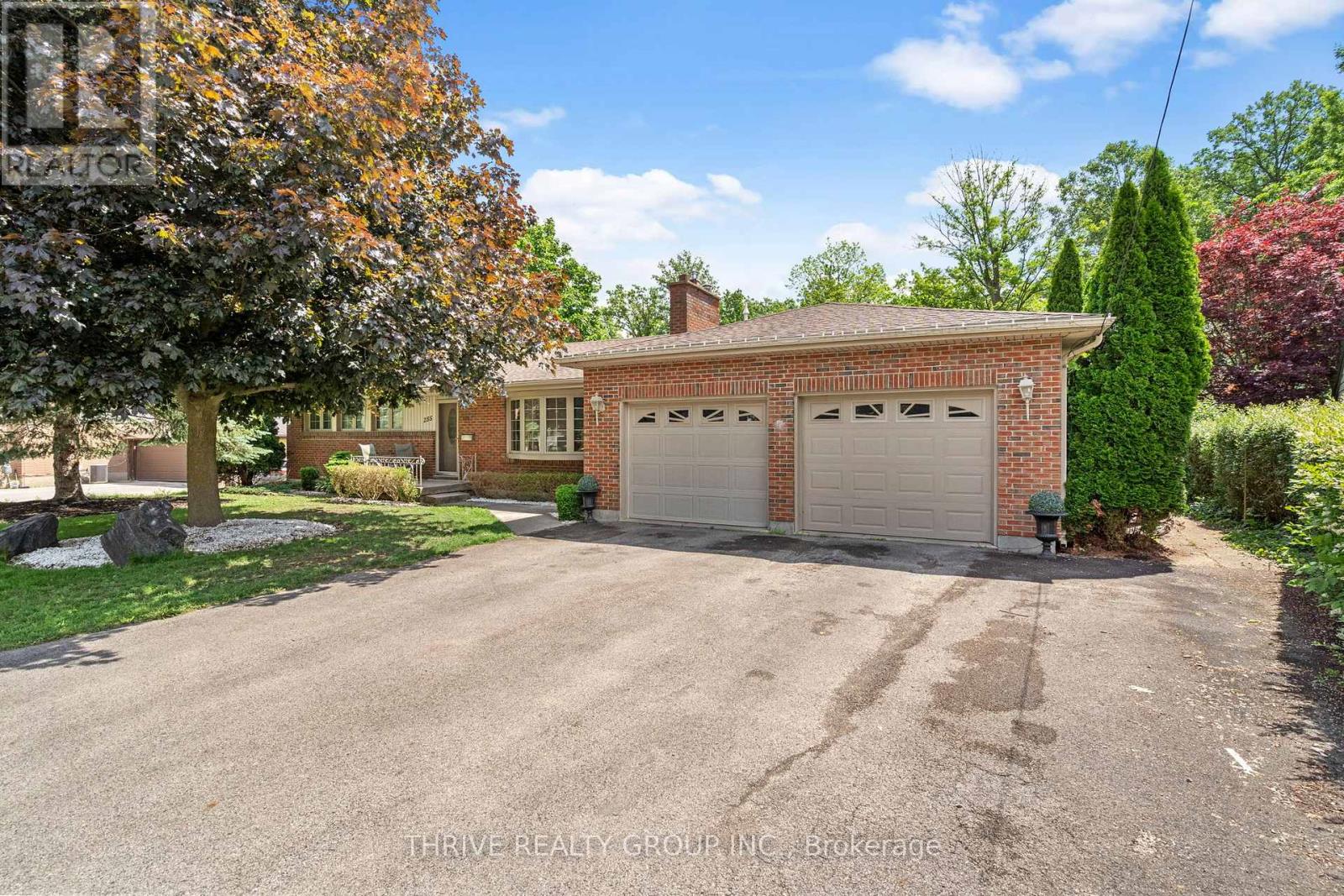 255 RIDGEWOOD CRESCENT - 4