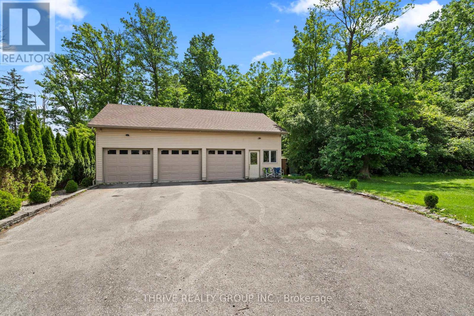 255 RIDGEWOOD CRESCENT - 40