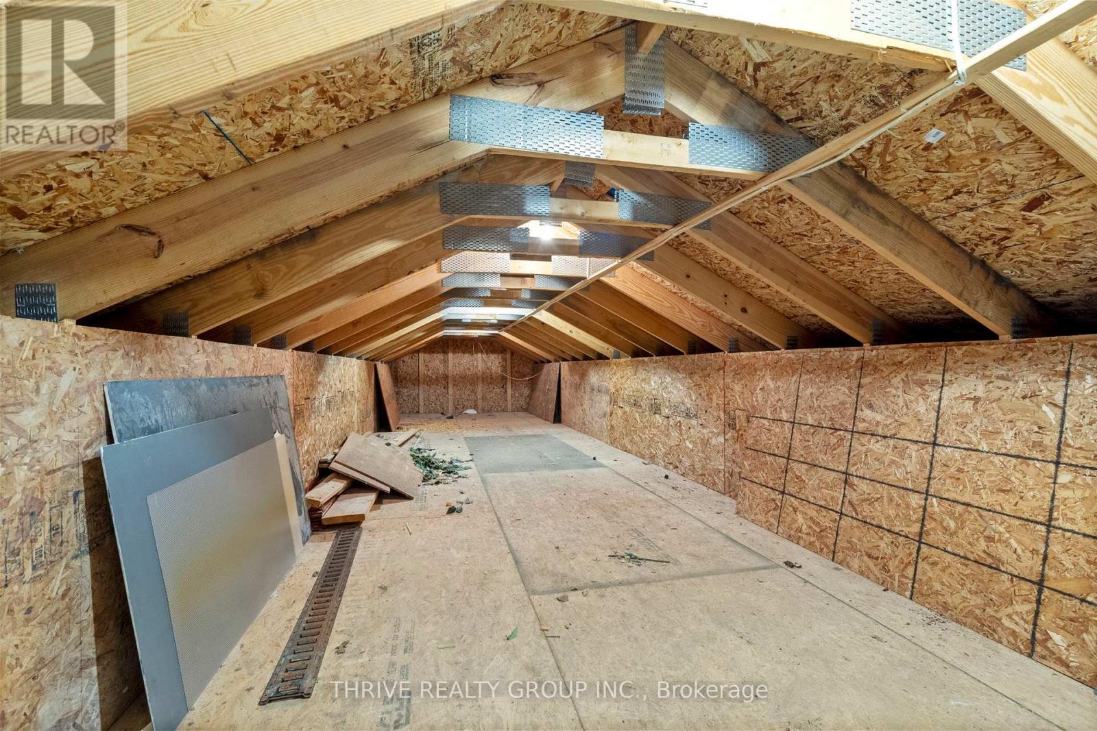 255 RIDGEWOOD CRESCENT - 43