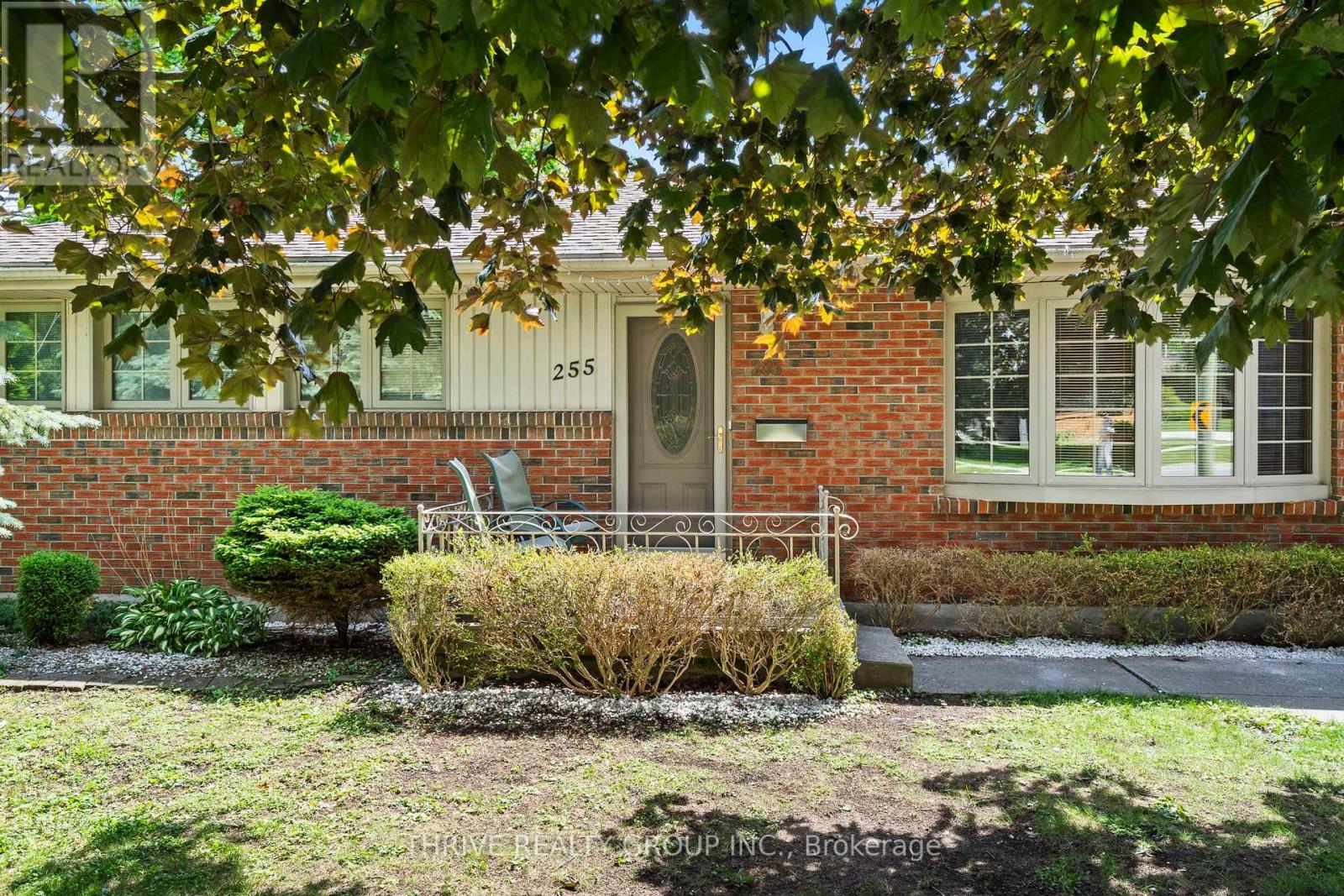 255 RIDGEWOOD CRESCENT - 5