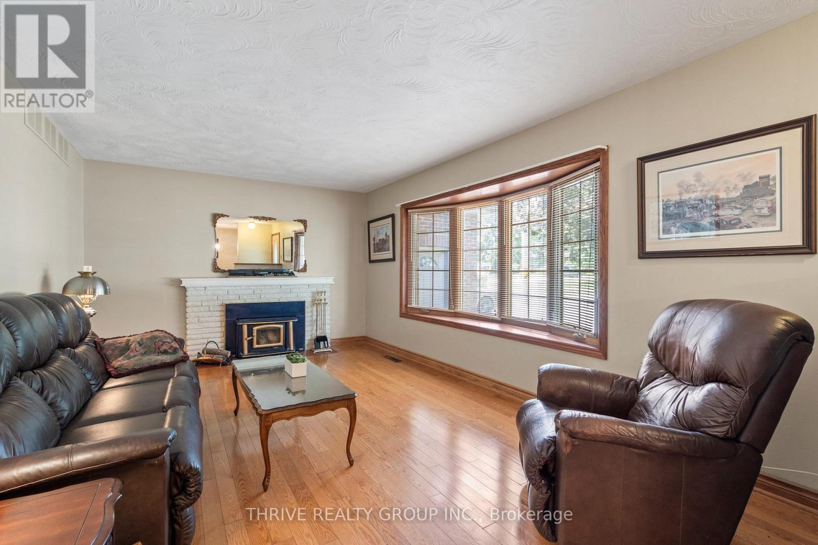 255 RIDGEWOOD CRESCENT - 7