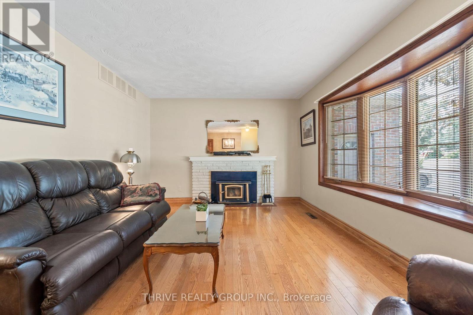 255 RIDGEWOOD CRESCENT - 8