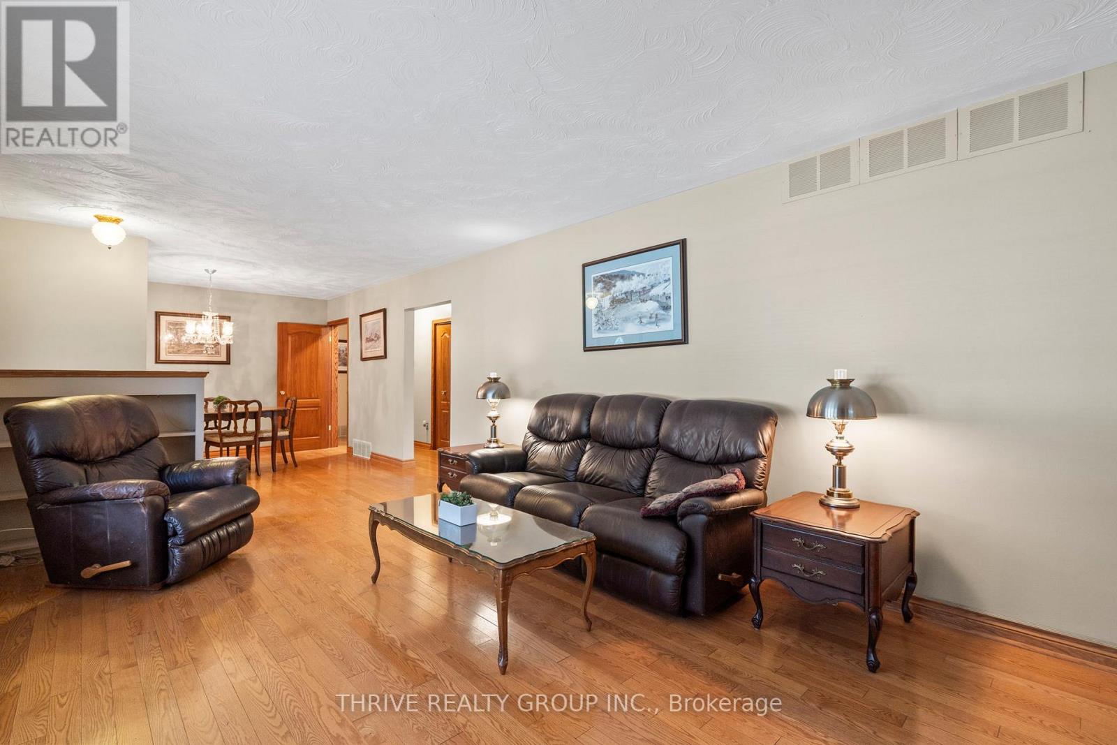 255 RIDGEWOOD CRESCENT - 9