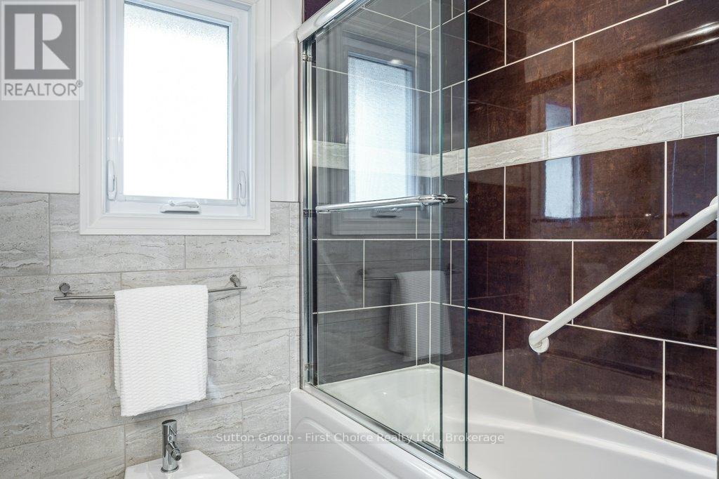 488 CASTLEGROVE BOULEVARD - Image 23