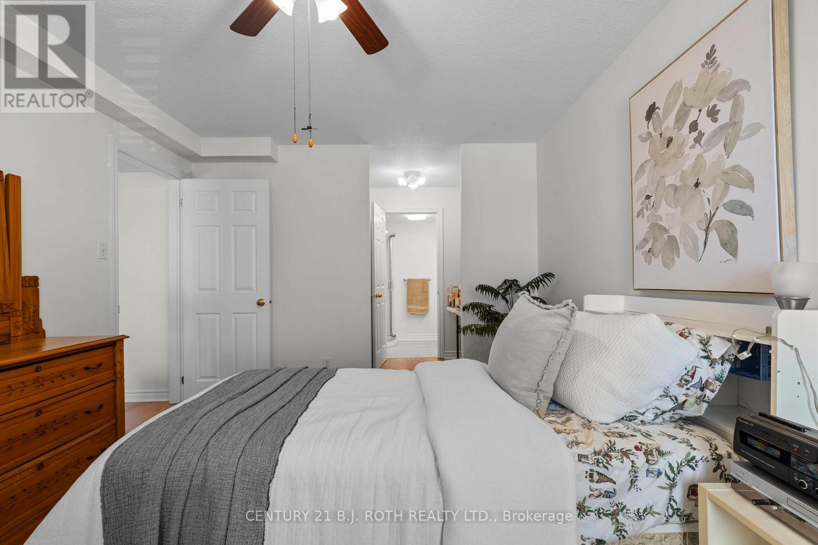 #209 49 JACOBS TERRACE - 11