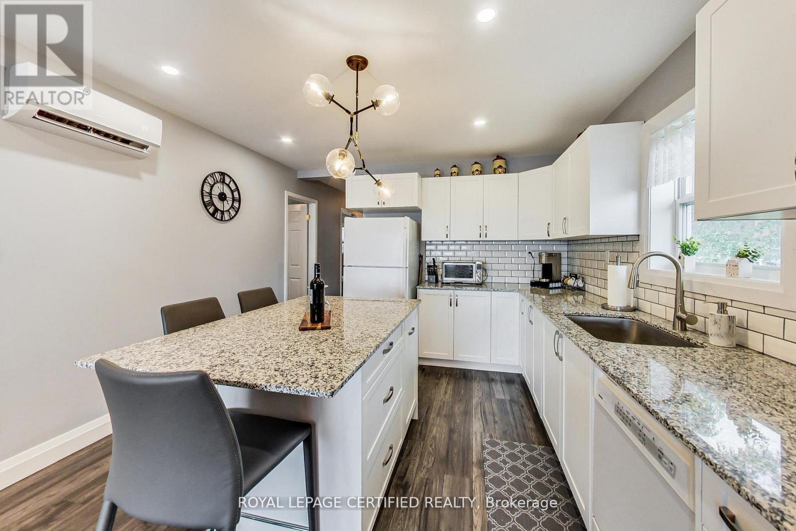 69 OLIVE CRESCENT - 16