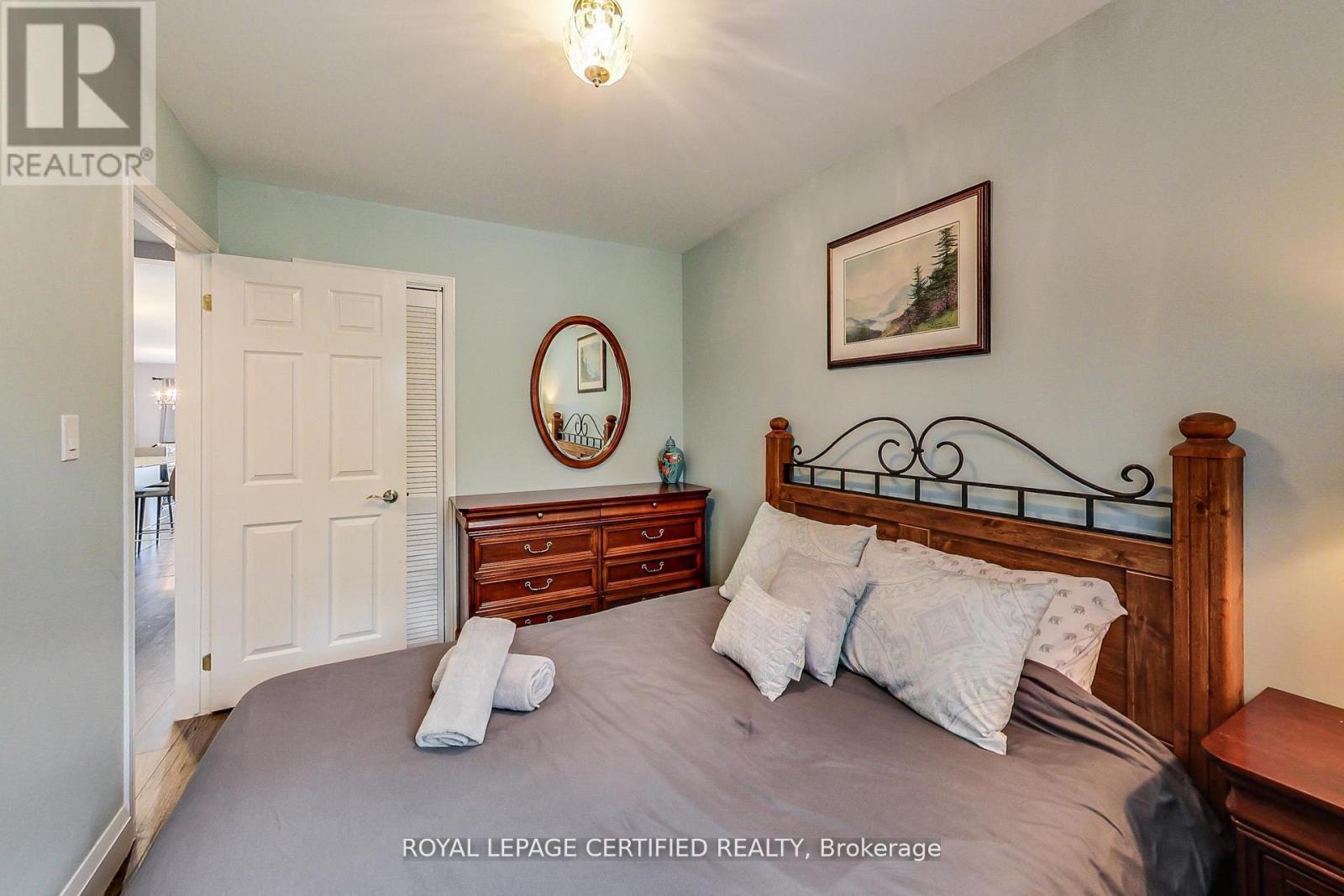 69 OLIVE CRESCENT - 22