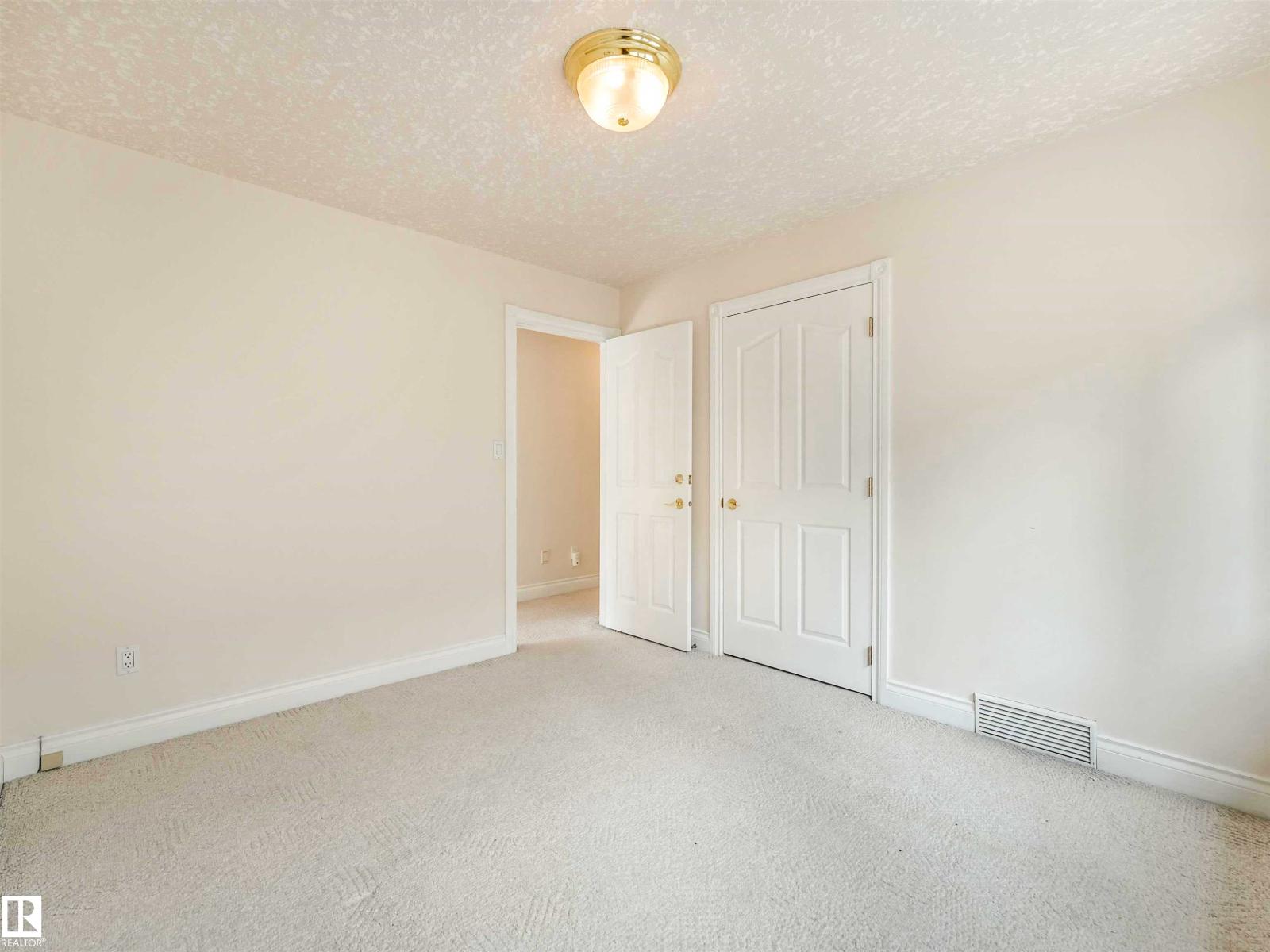 9508 100A ST NW — photo 31