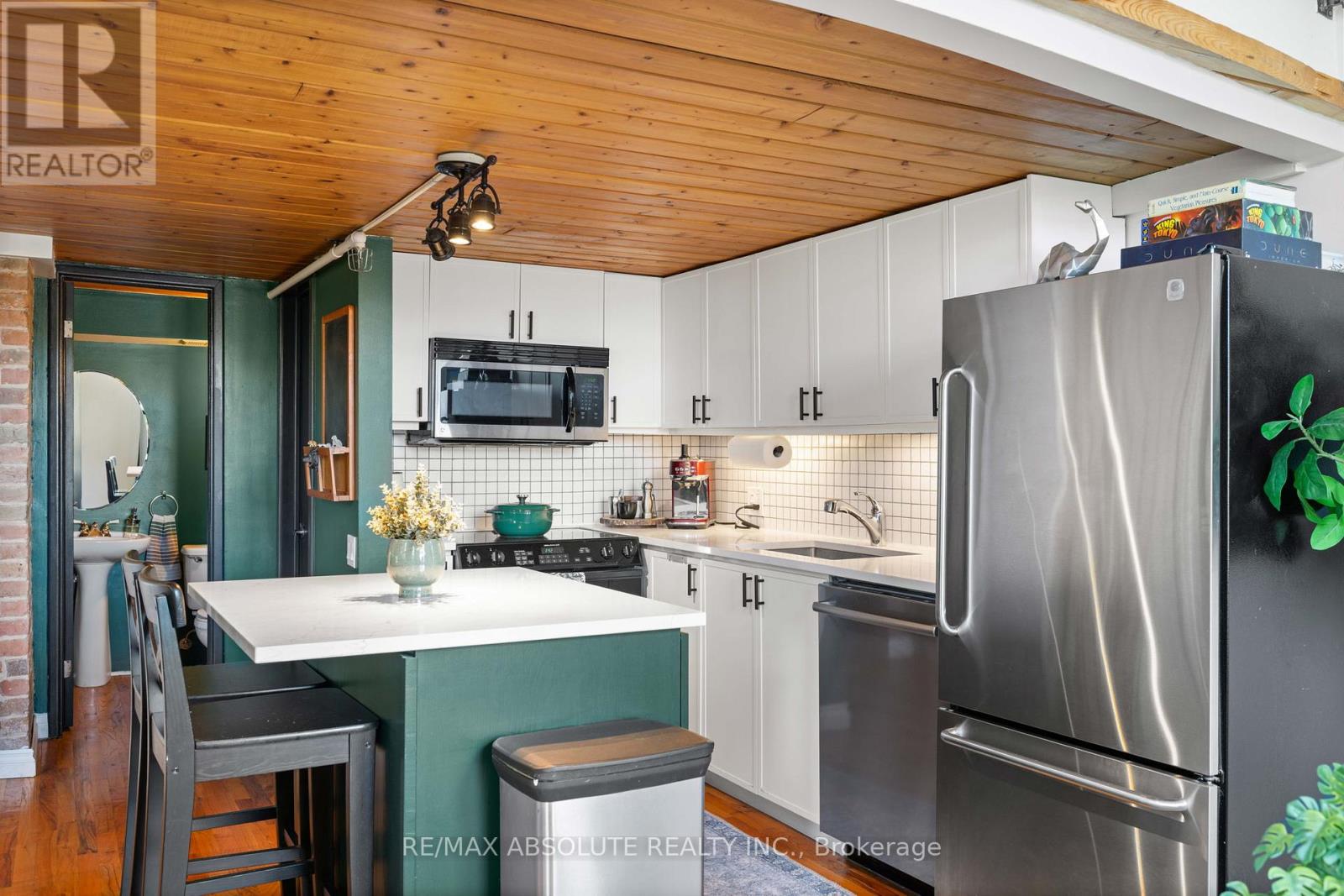 #404 589 RIDEAU STREET - 11