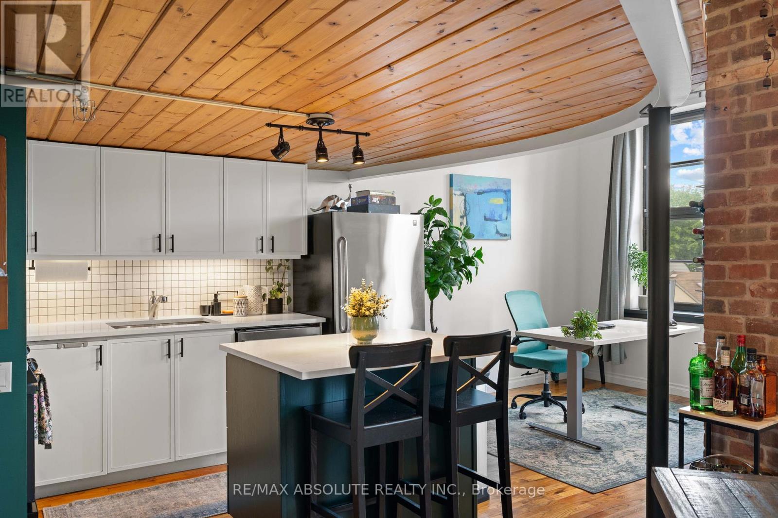 #404 589 RIDEAU STREET - 12