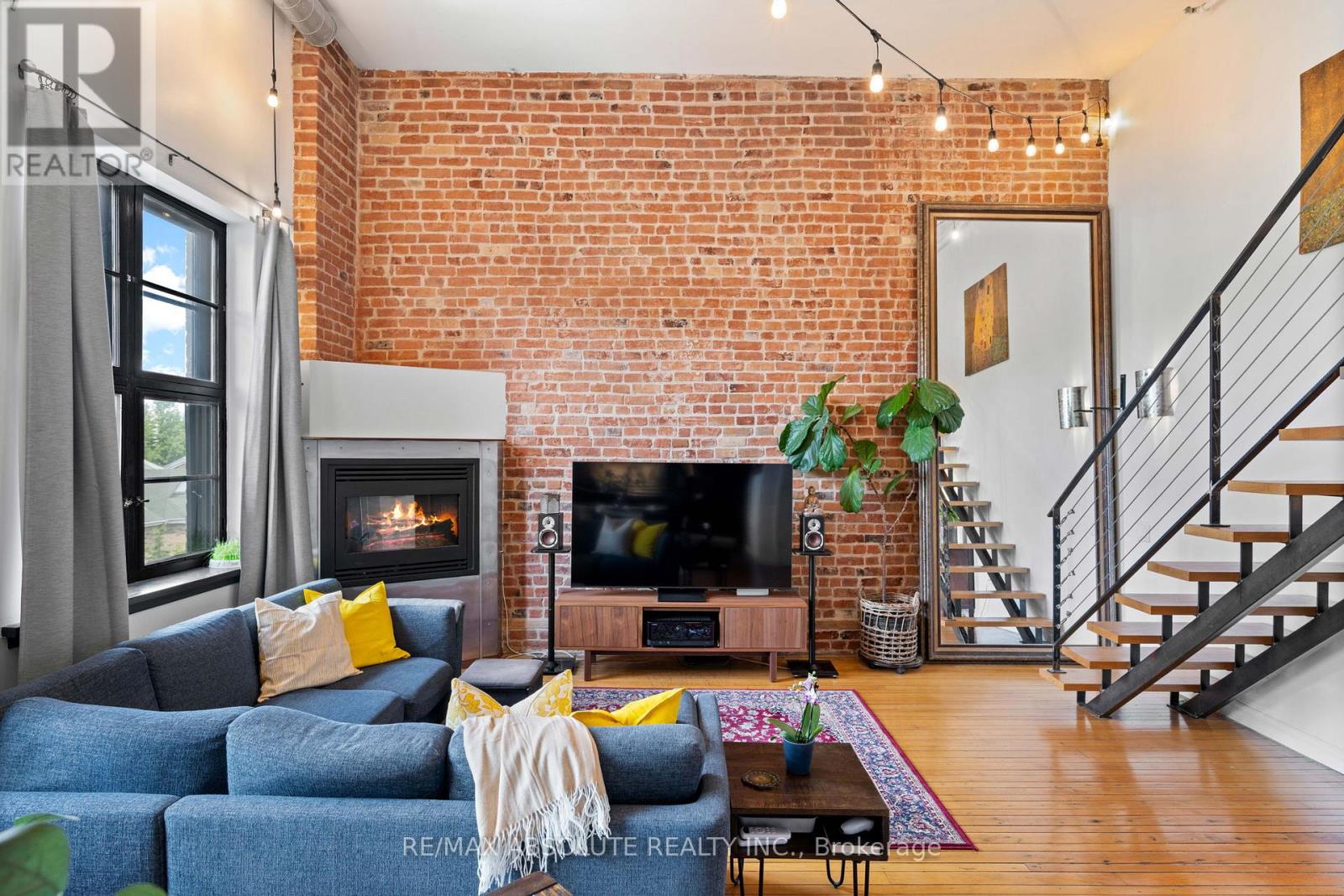 #404 589 RIDEAU STREET - 21