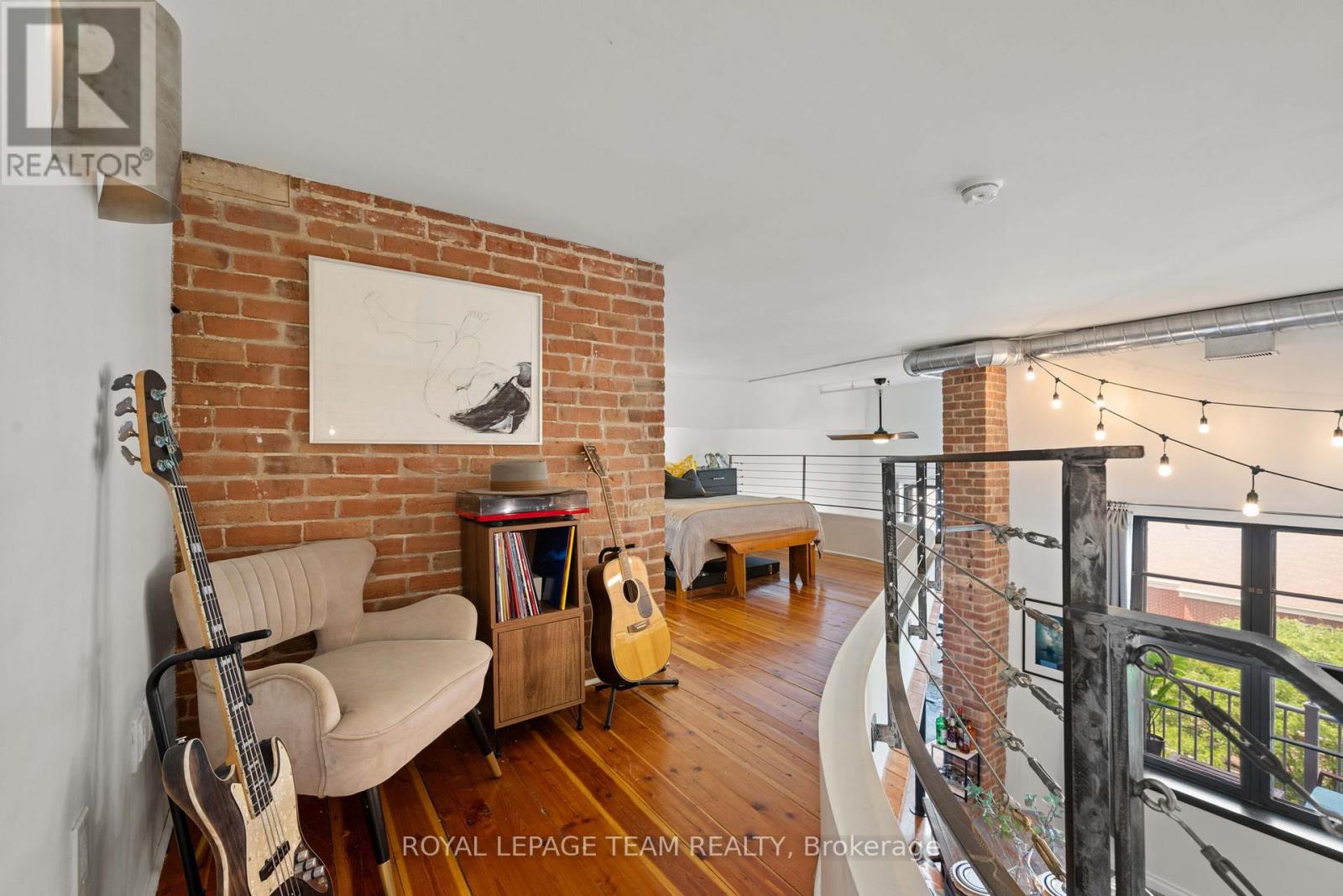 #404 589 RIDEAU STREET - 27