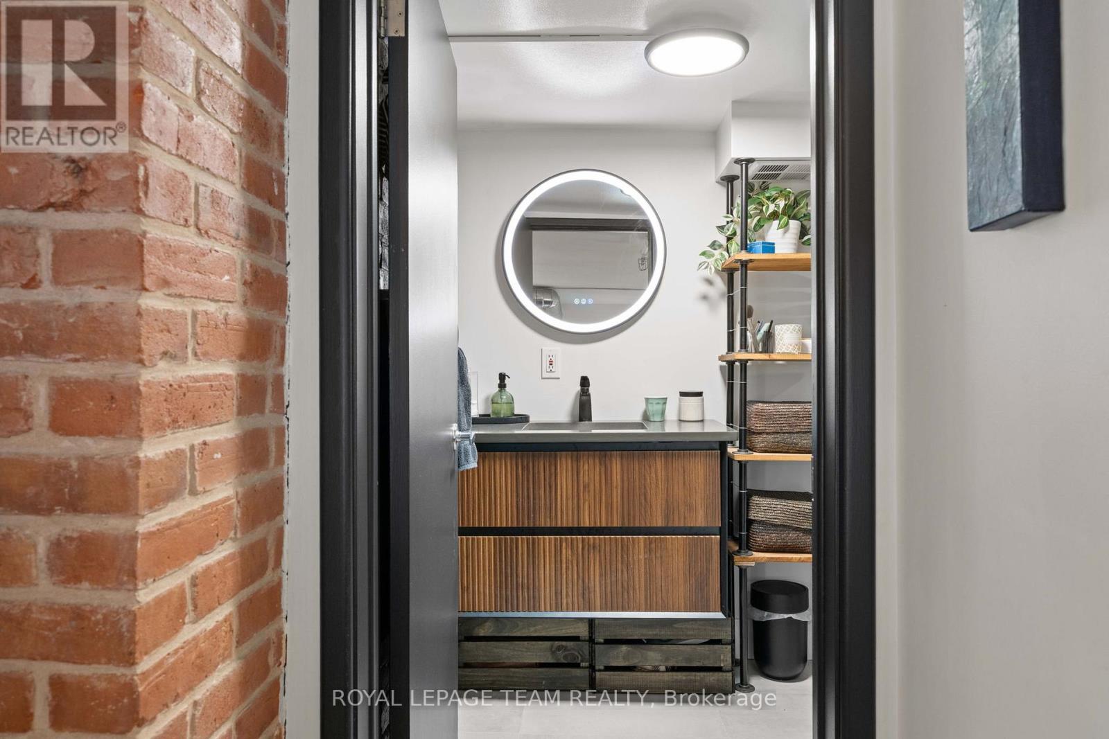 #404 589 RIDEAU STREET - 31