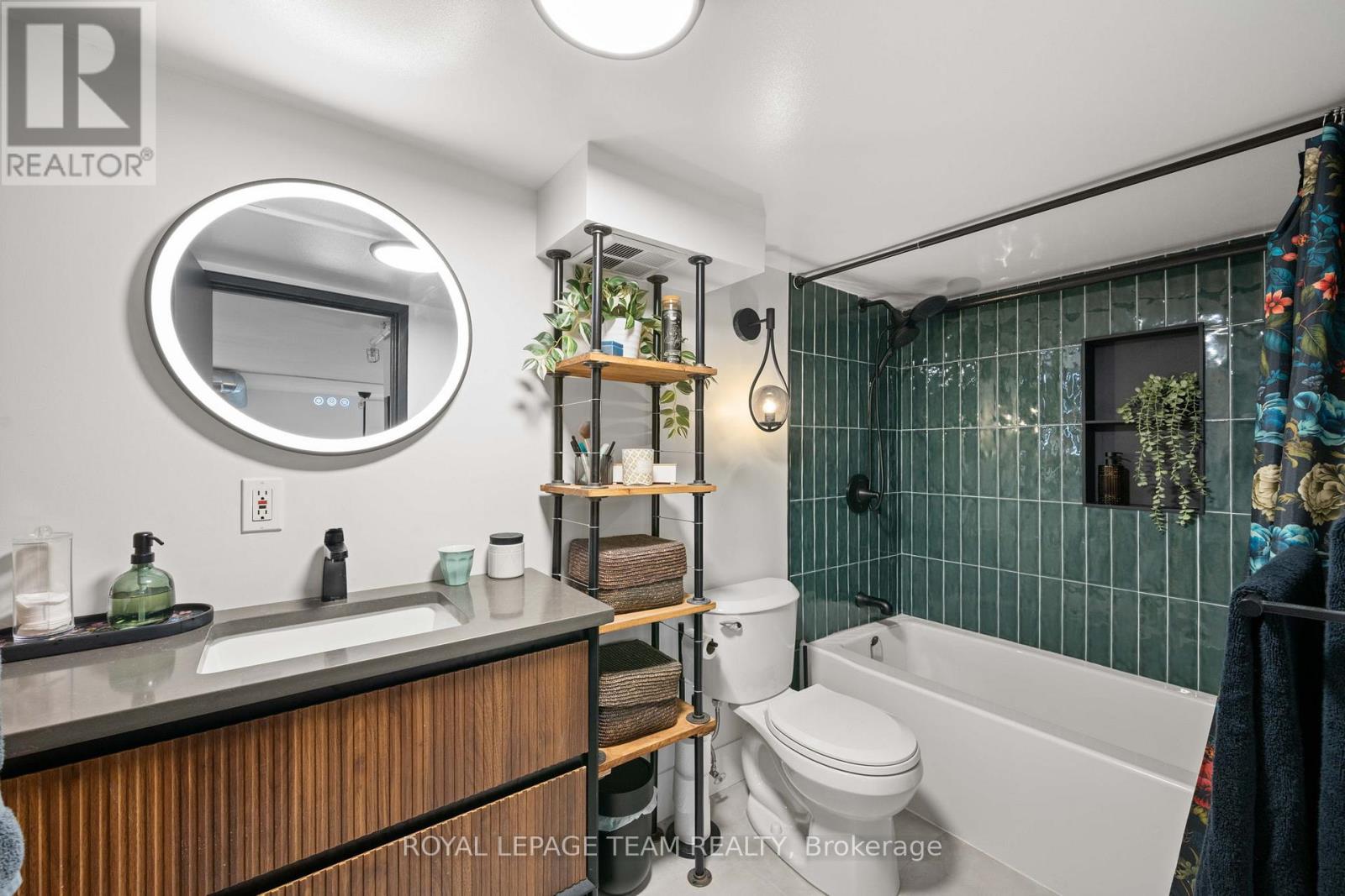 #404 589 RIDEAU STREET - 32