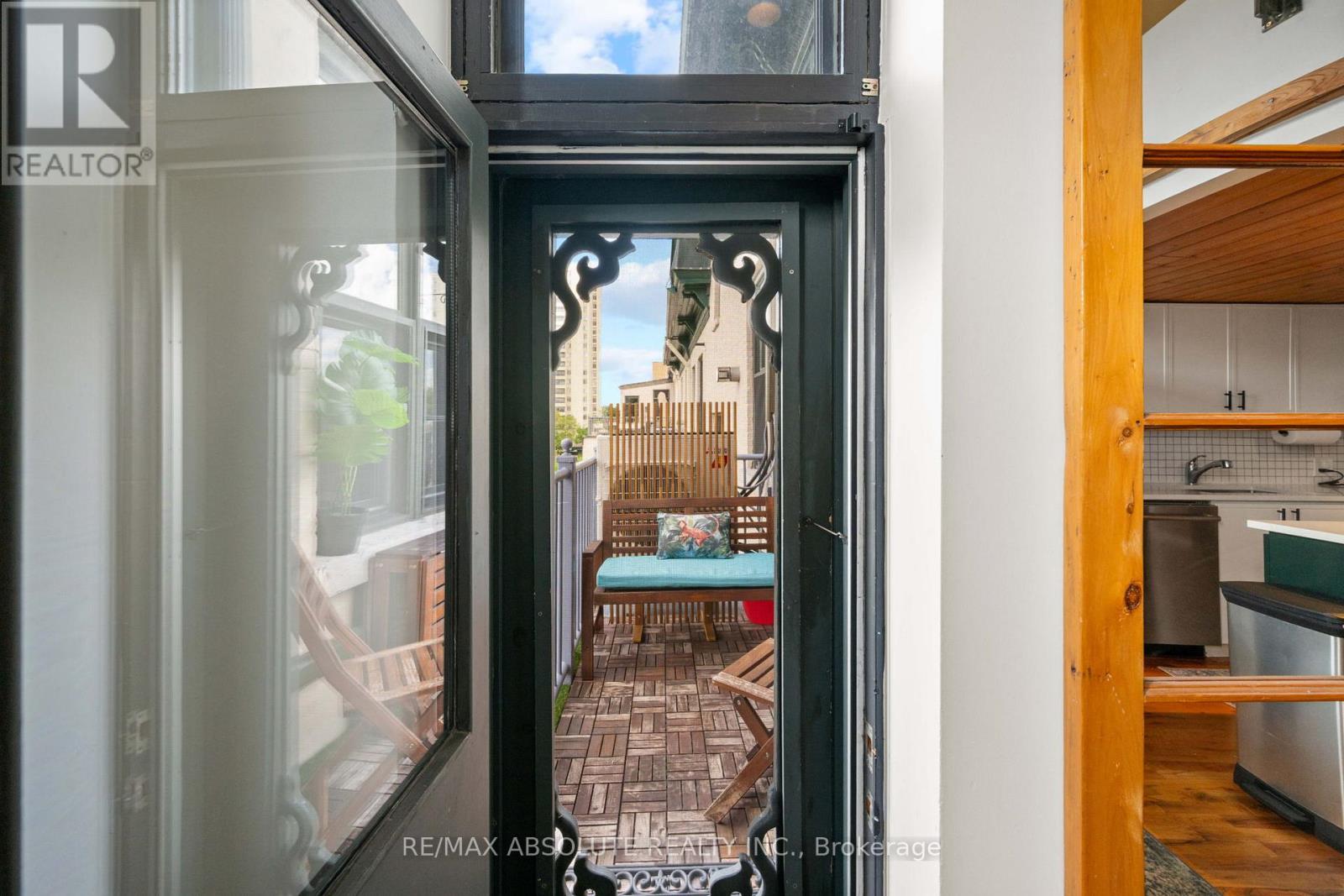 #404 589 RIDEAU STREET - 35