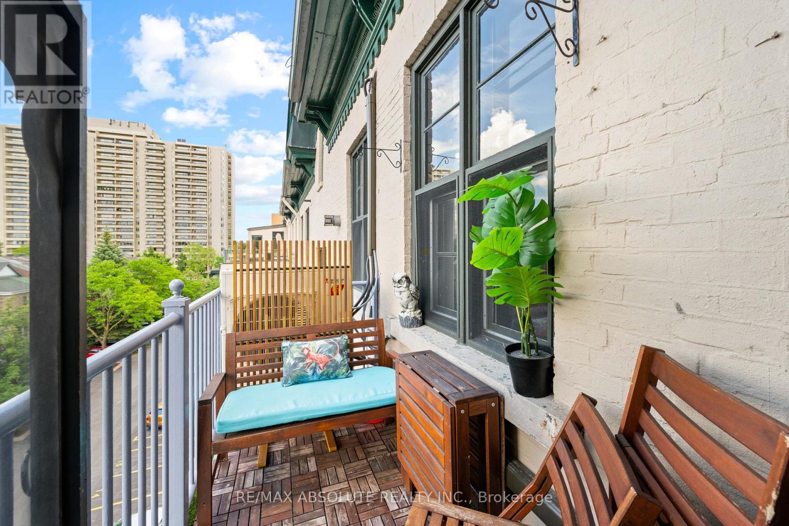 #404 589 RIDEAU STREET - 36