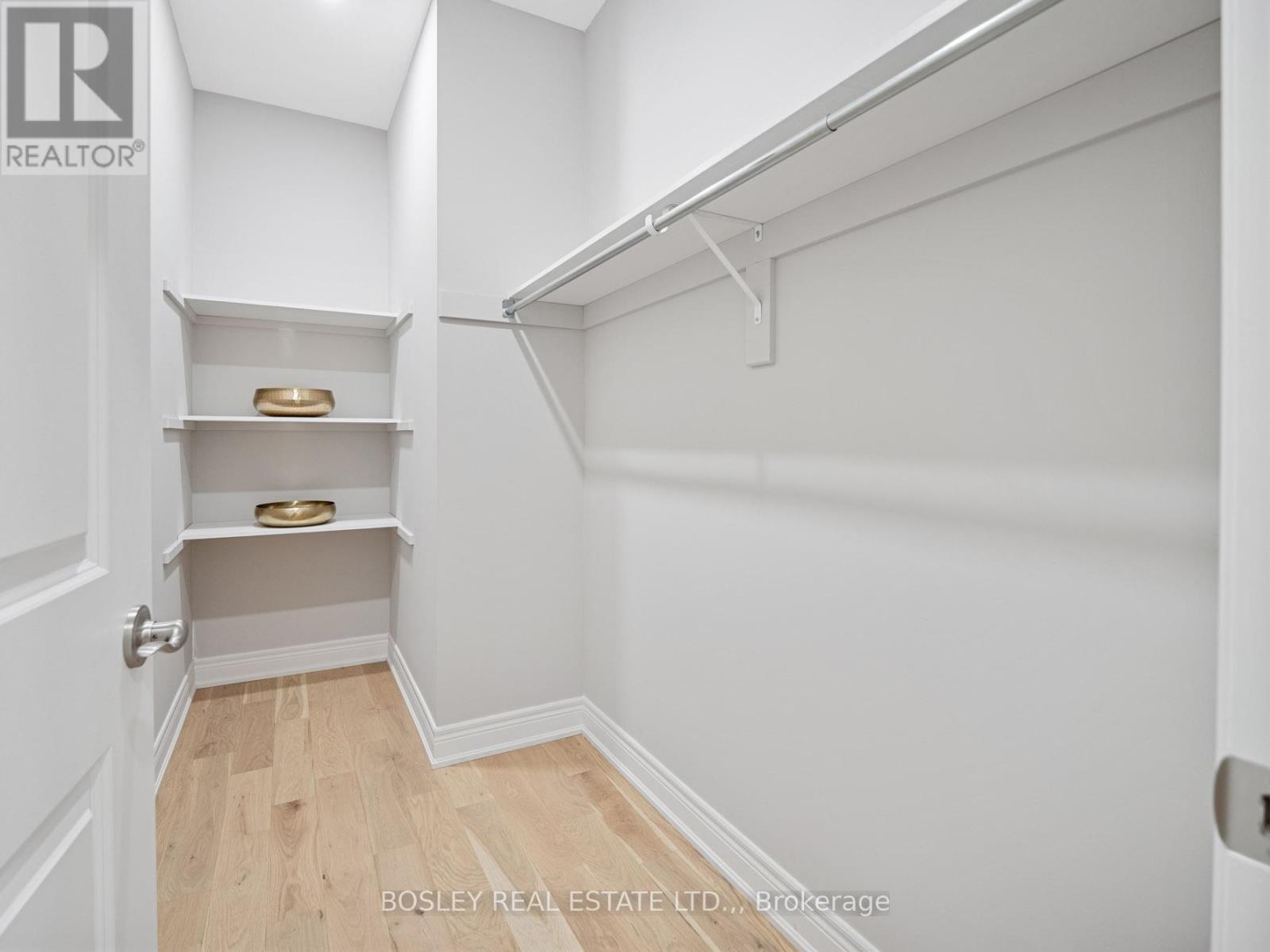 505 ROYAL RIDGE DRIVE - 22