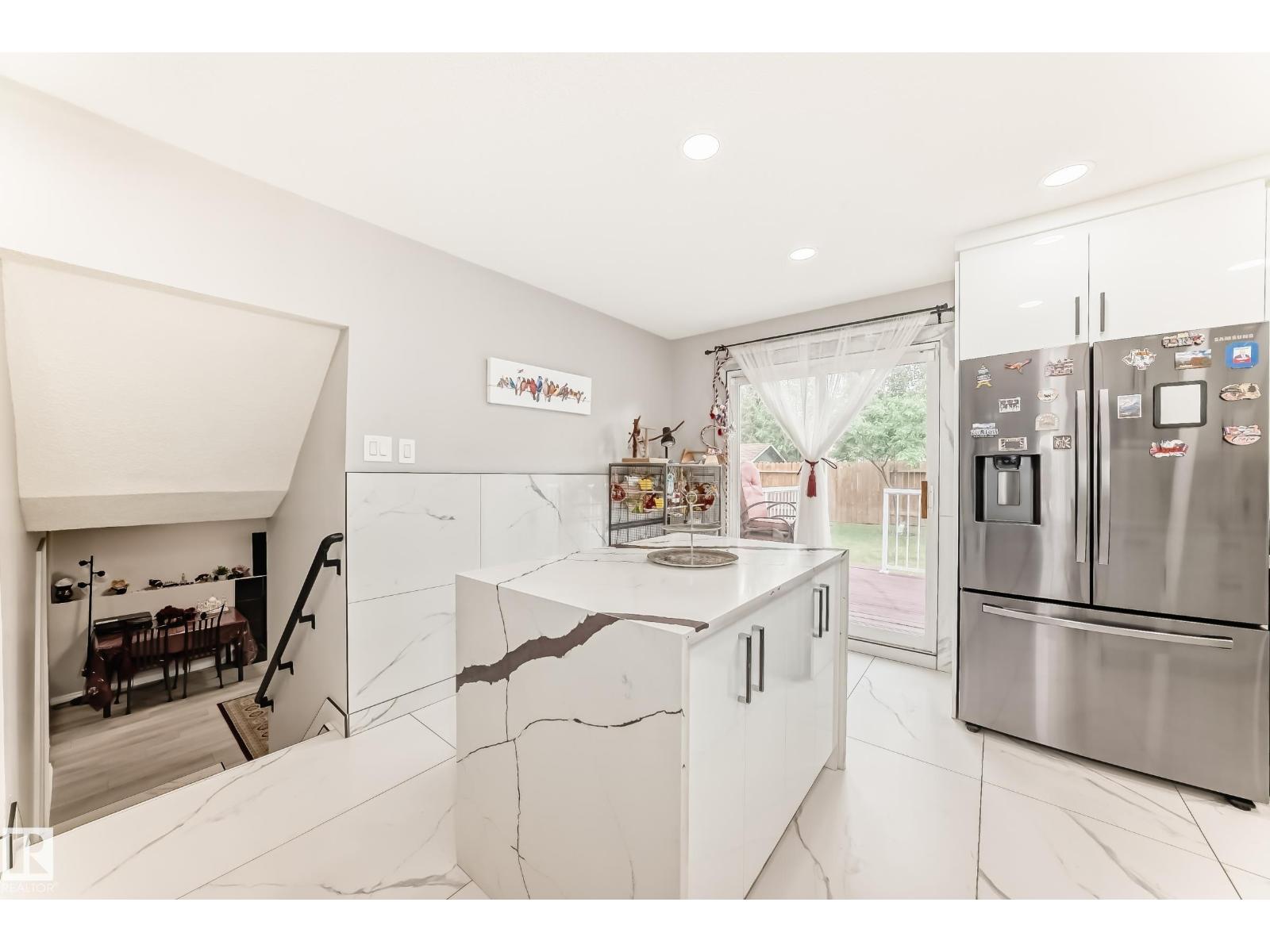 3843 47 ST NW - 3