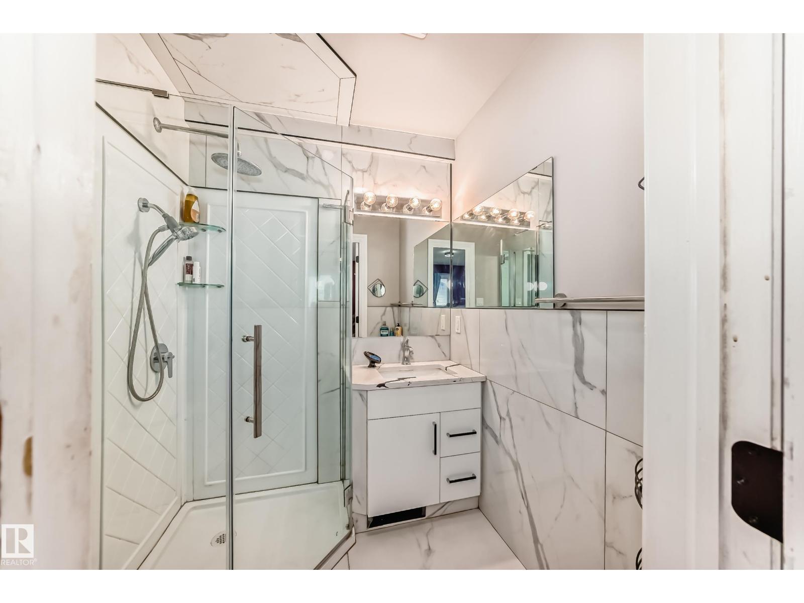 3843 47 ST NW - 8