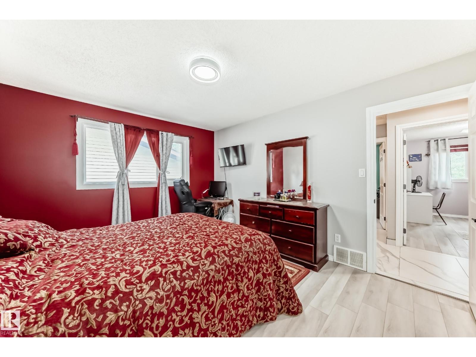 3843 47 ST NW - 7