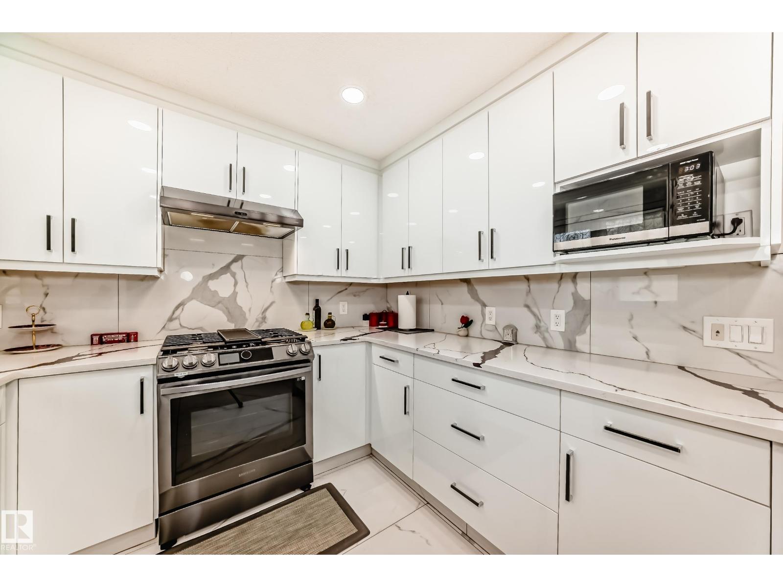 3843 47 ST NW - 2