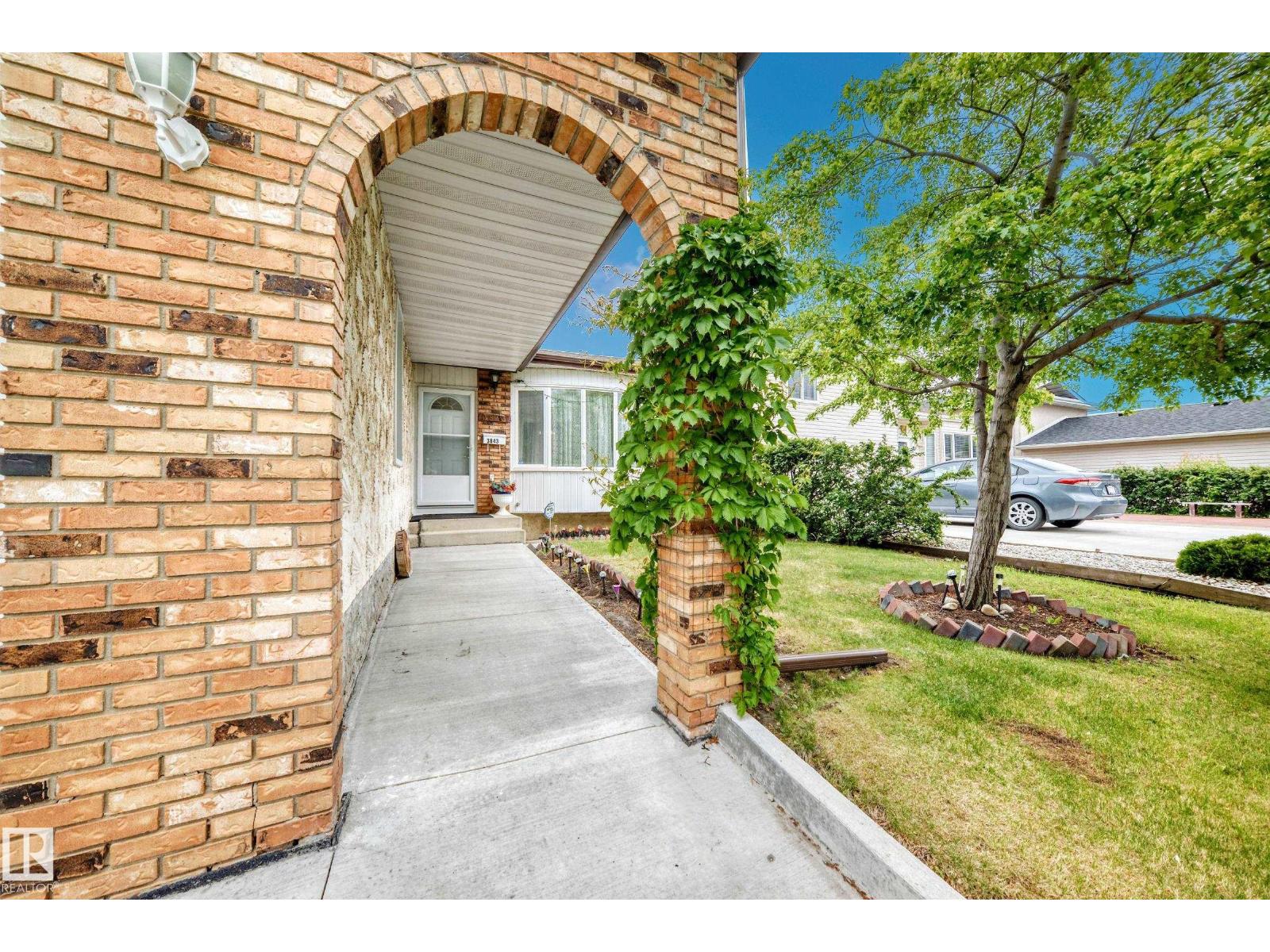 3843 47 ST NW - 21