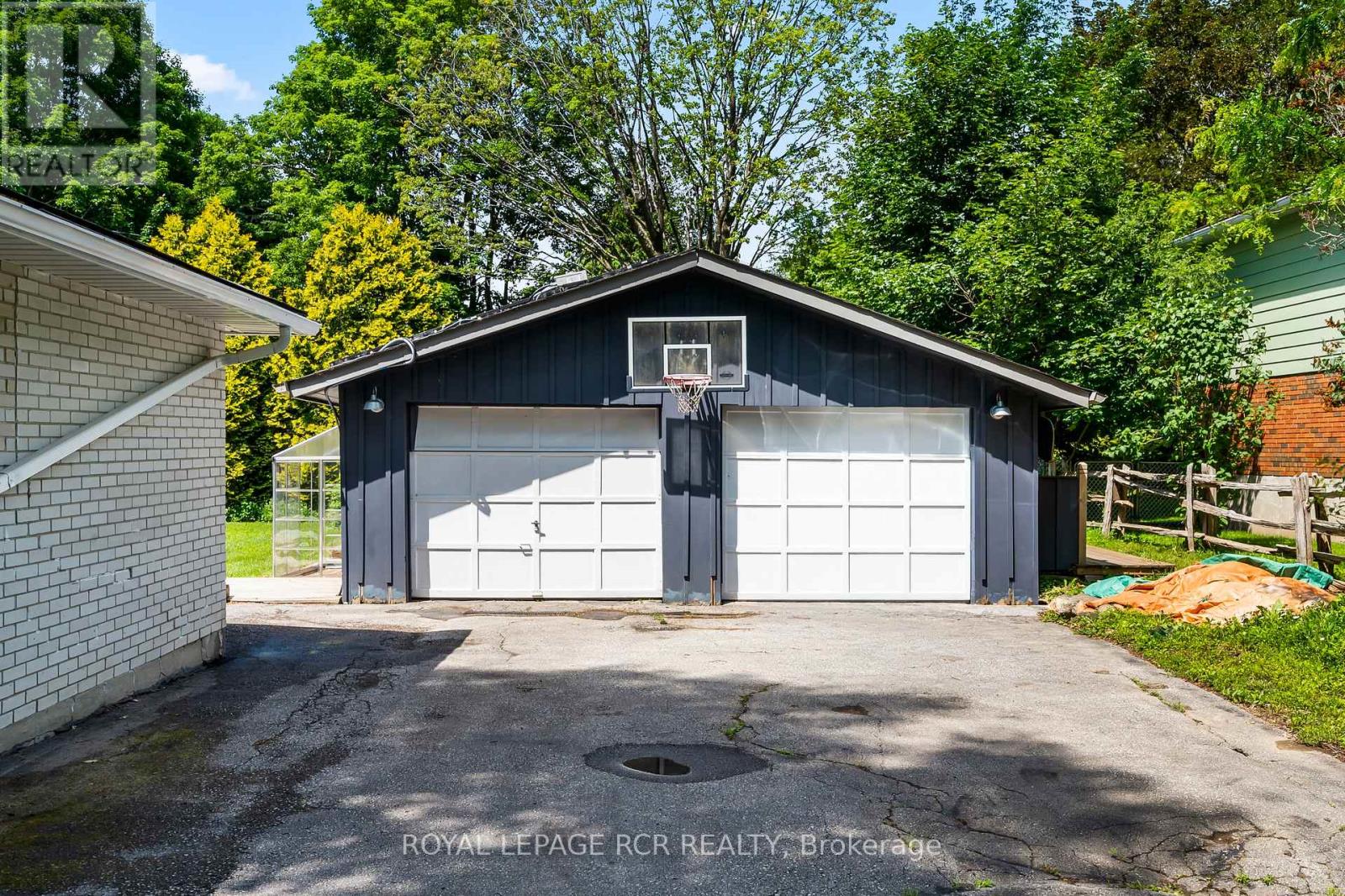 22 RANDY AVENUE - 42