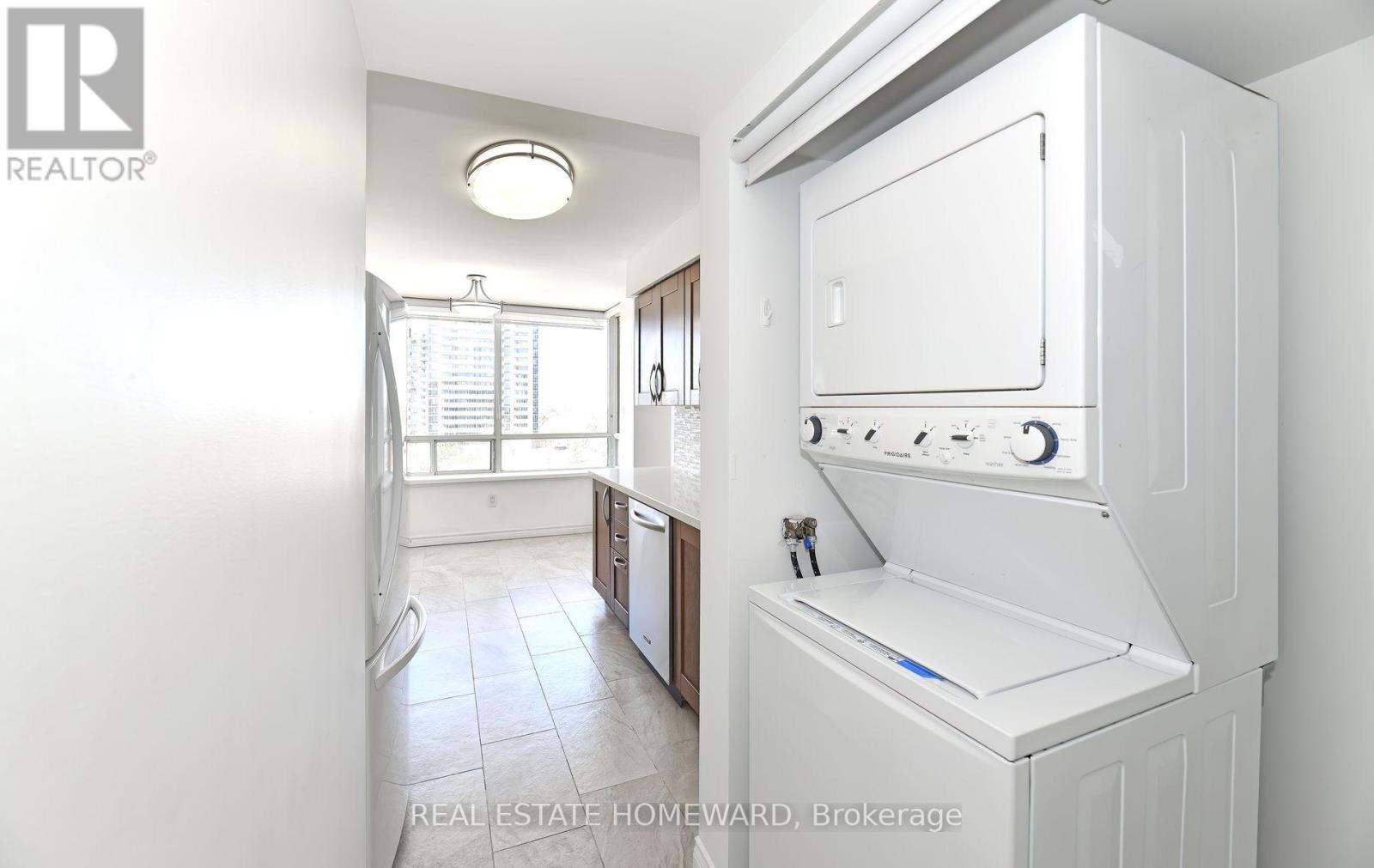 #916 88 GRANDVIEW WAY - 23