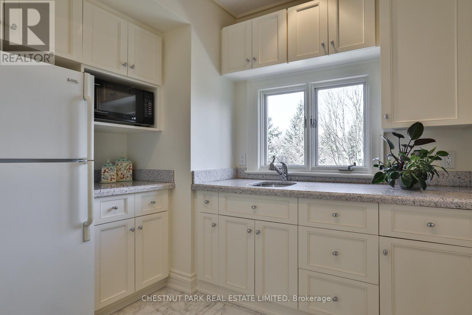 170 ROXBOROUGH DRIVE - 36
