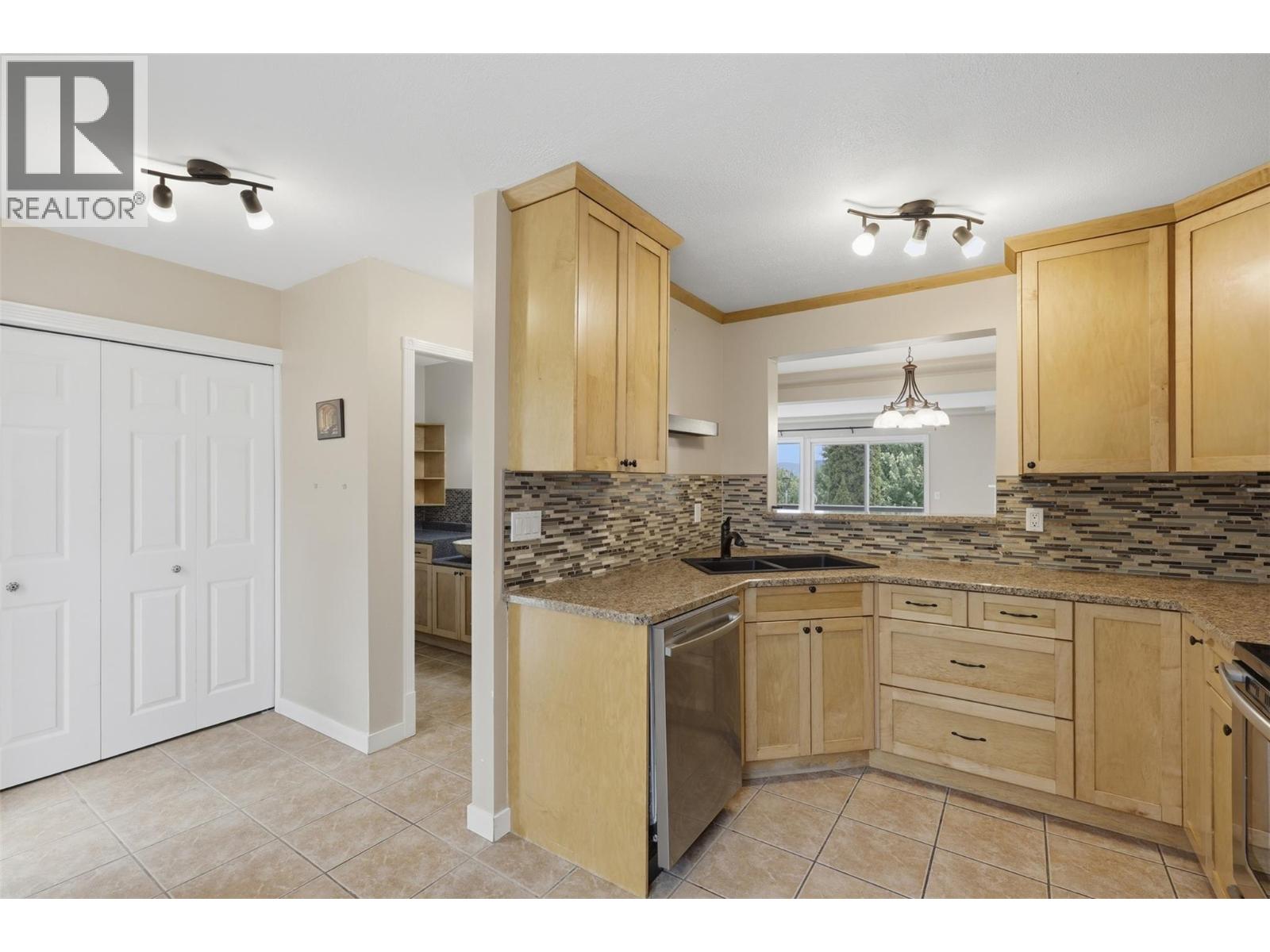 #12 1810 SPRINGHILL Drive - 15