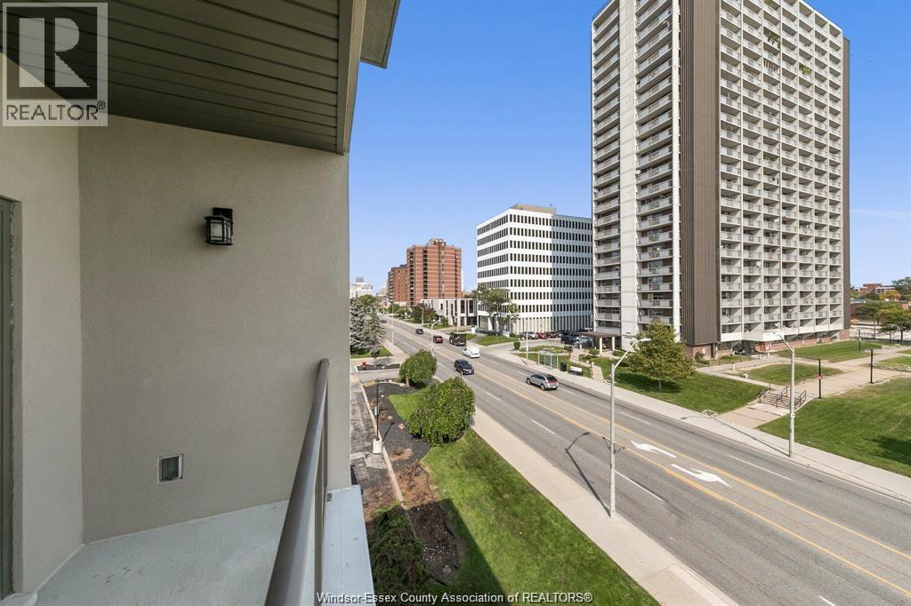 #301 955 OUELLETTE AVENUE - 15