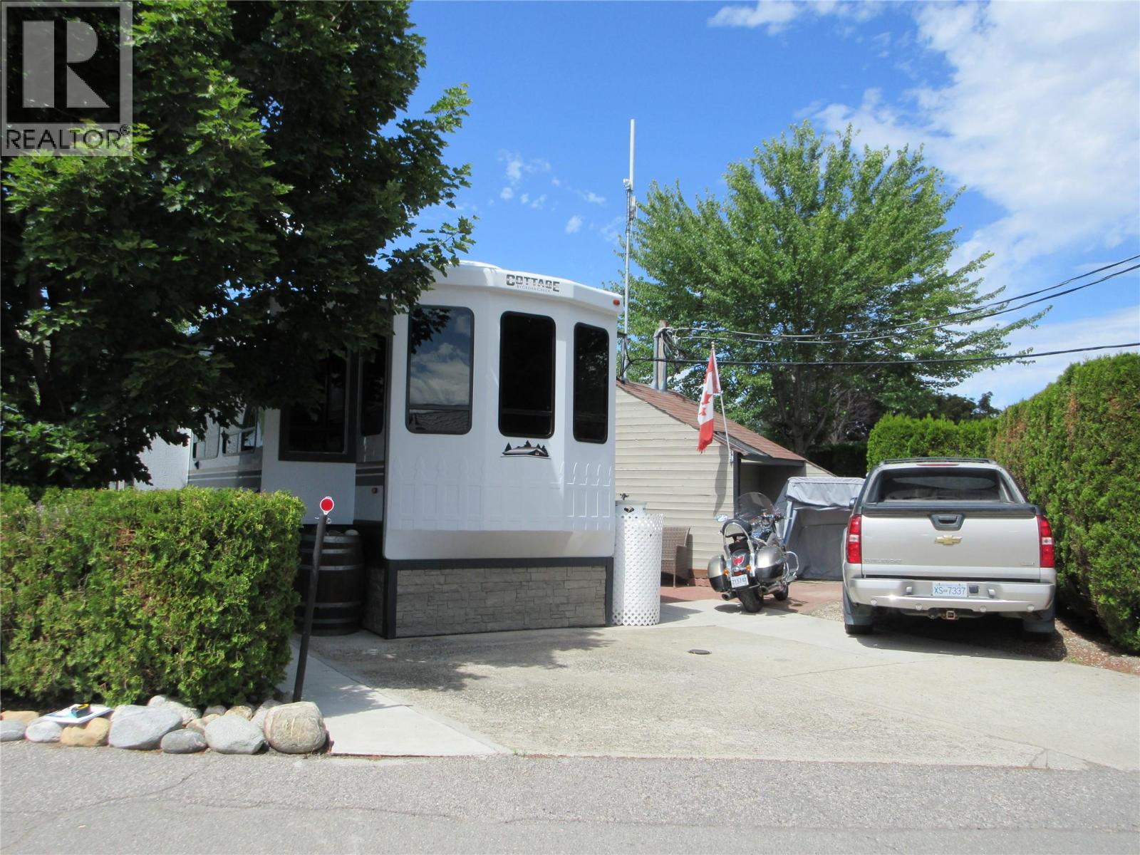 #835 415 Commonwealth Road - 1