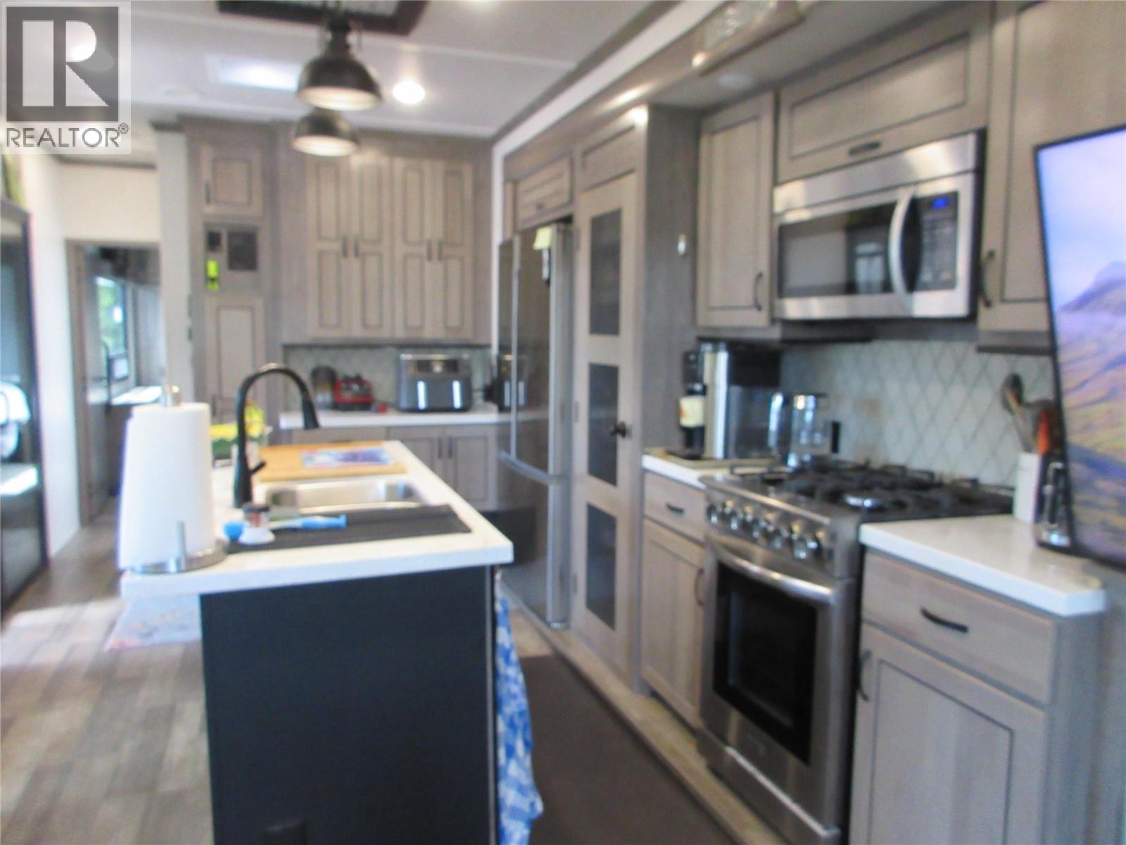 #835 415 Commonwealth Road - 11