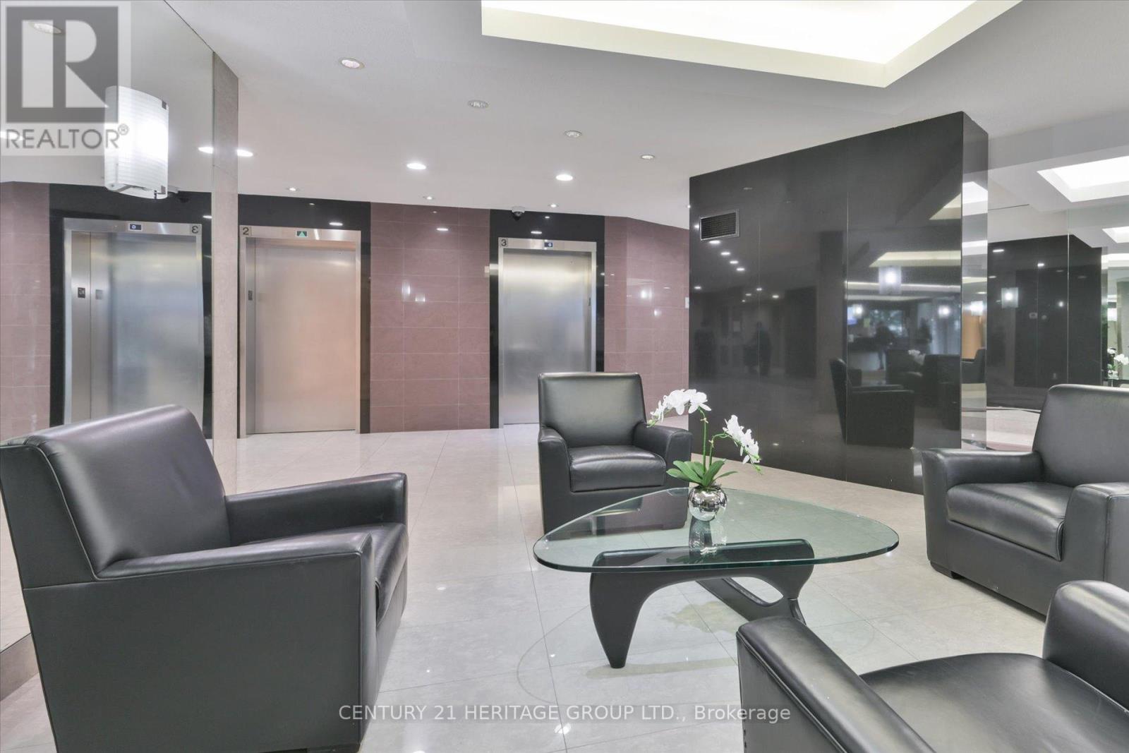 #410 7250 YONGE STREET - 3