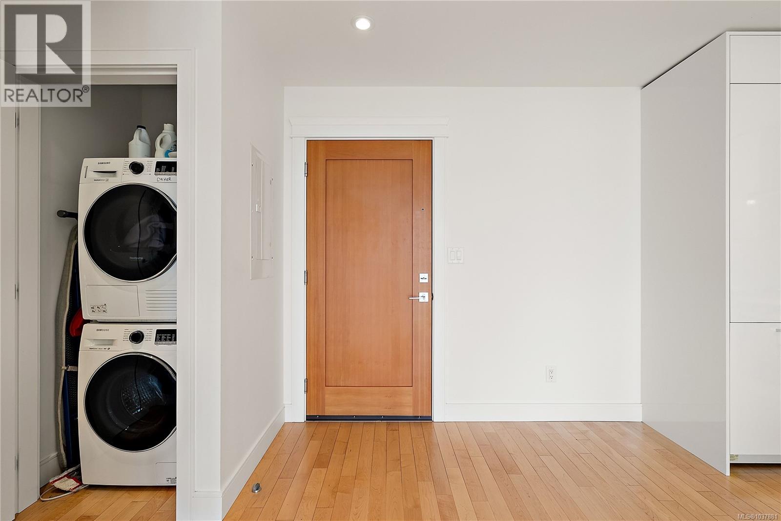 #603 916 Lyall St - 27