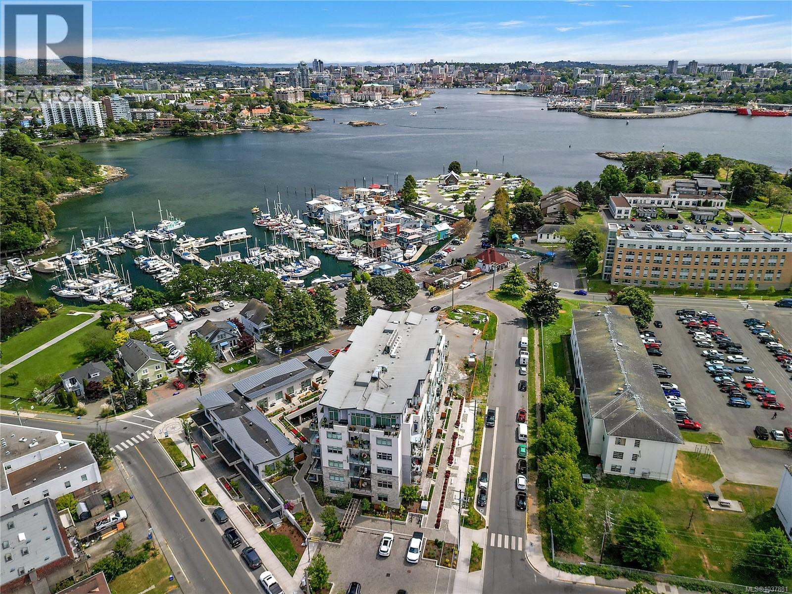 #603 916 Lyall St - 34