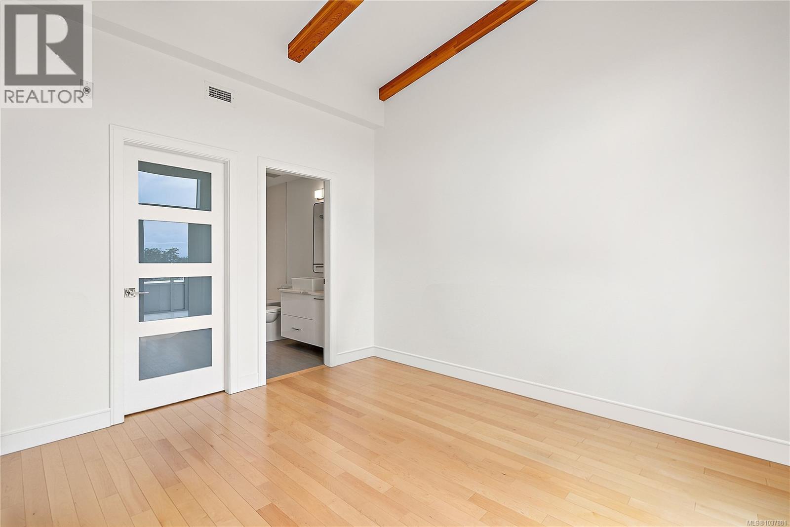 #603 916 Lyall St - 22