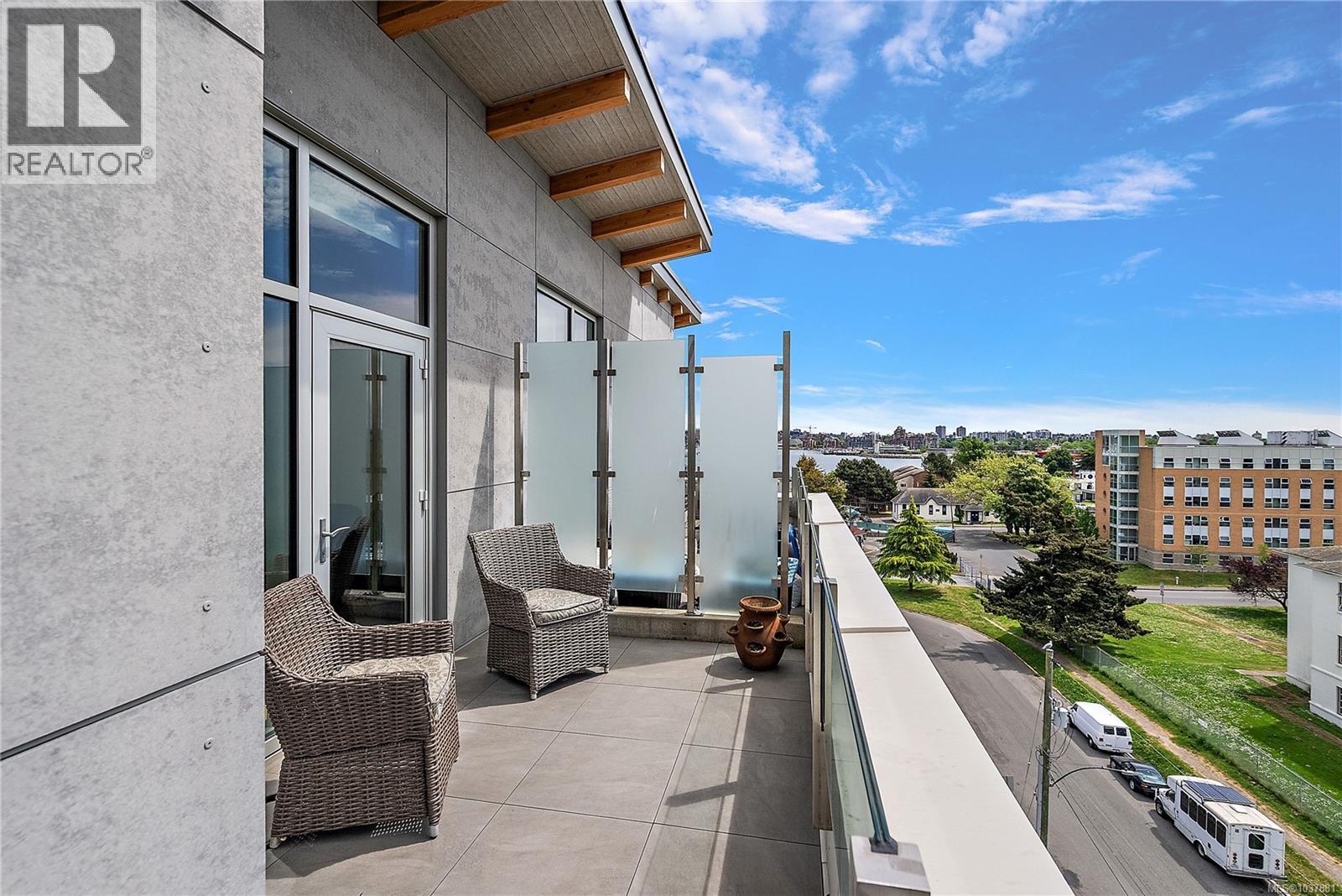 #603 916 Lyall St - 30