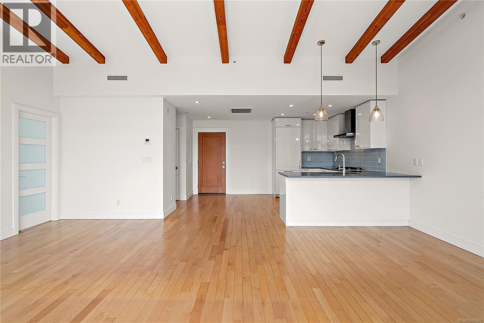 #603 916 Lyall St - 16