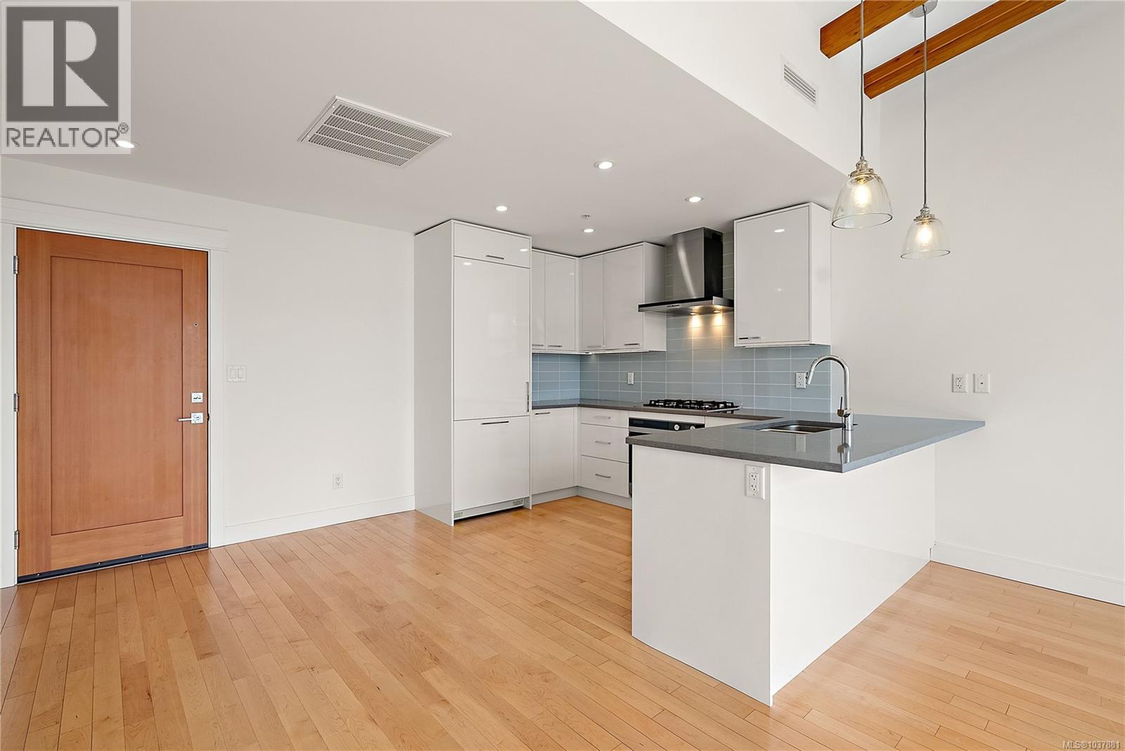 #603 916 Lyall St - 10