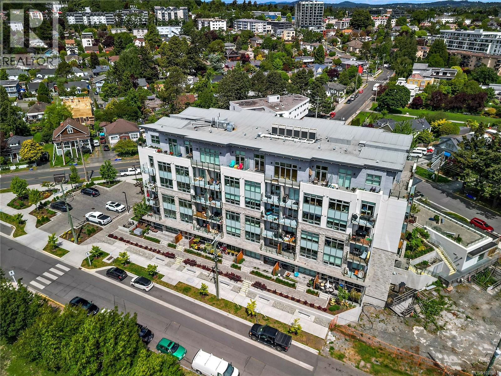 #603 916 Lyall St - 32