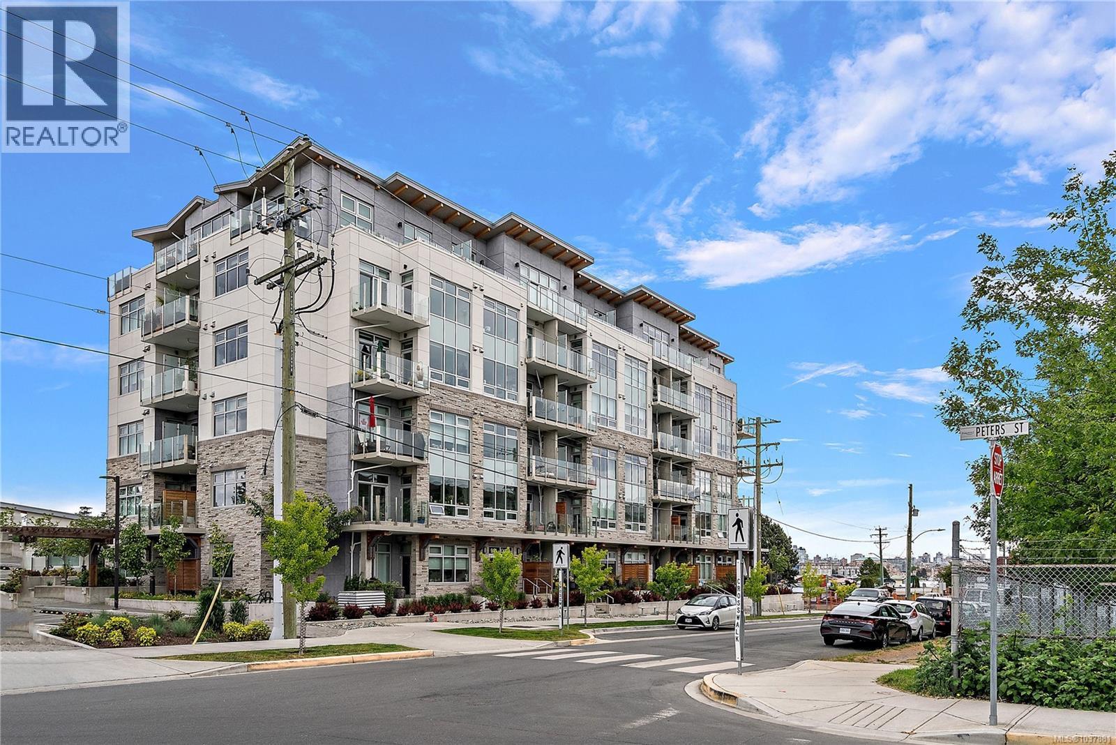 #603 916 Lyall St - 35