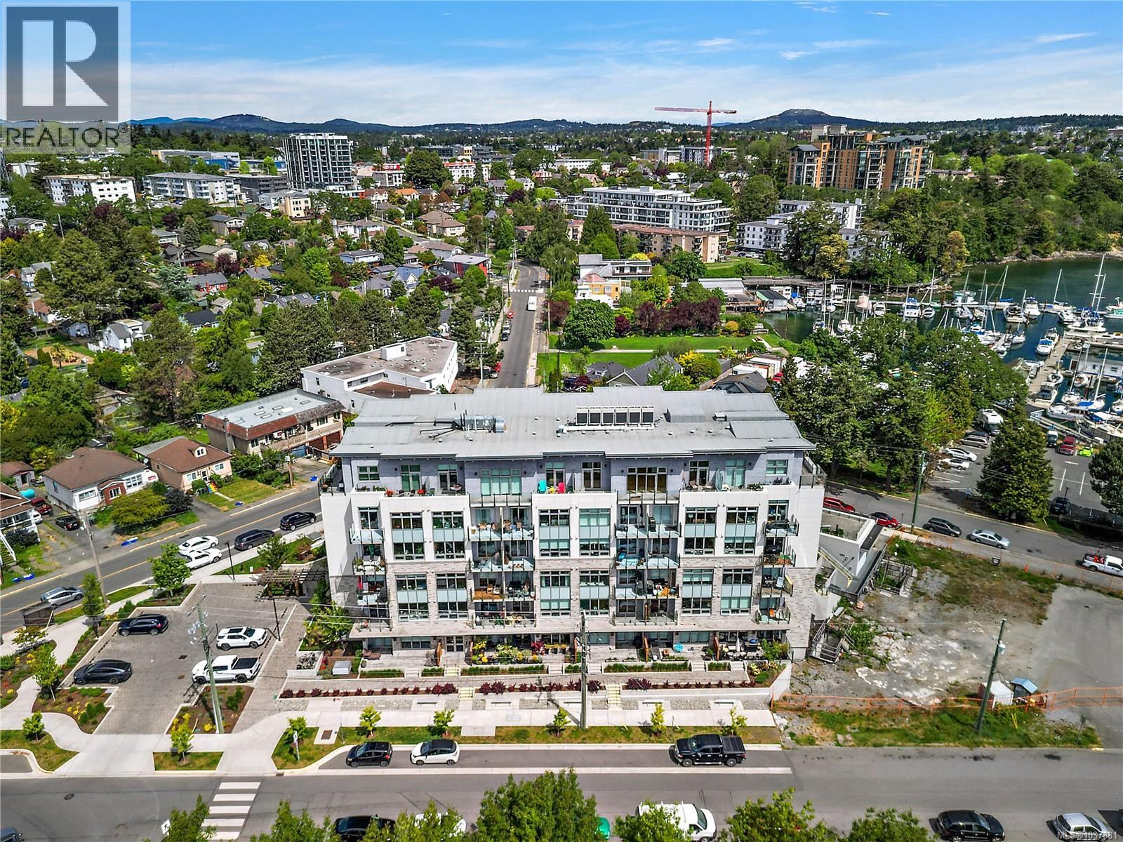 #603 916 Lyall St - 31