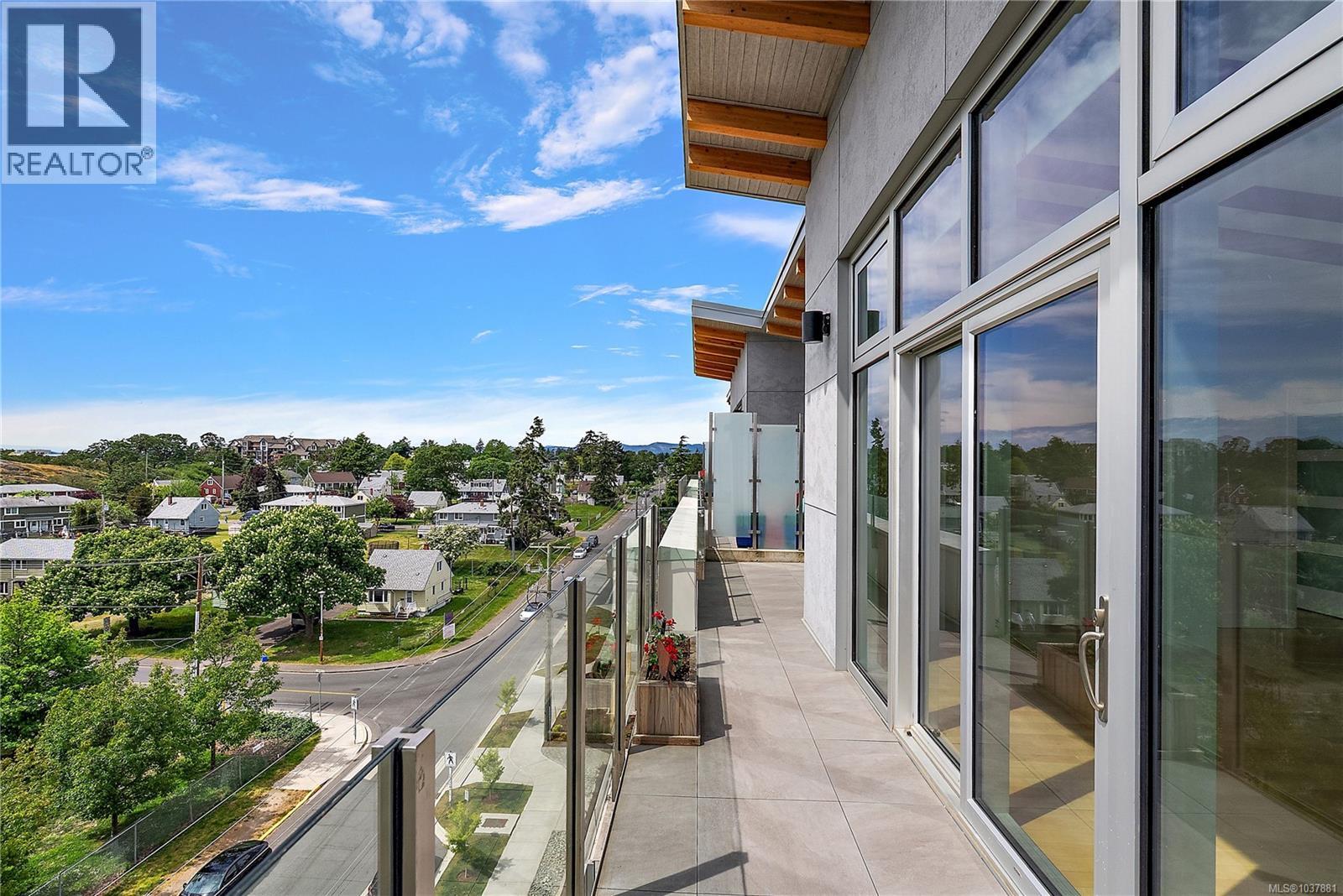 #603 916 Lyall St - 28