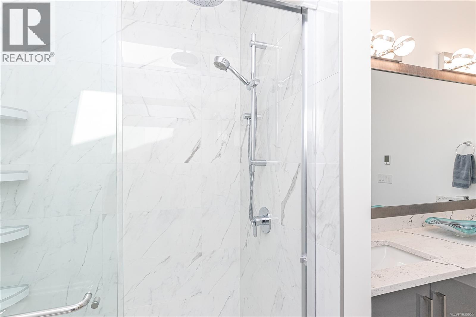 4701 Ambience Dr - 44