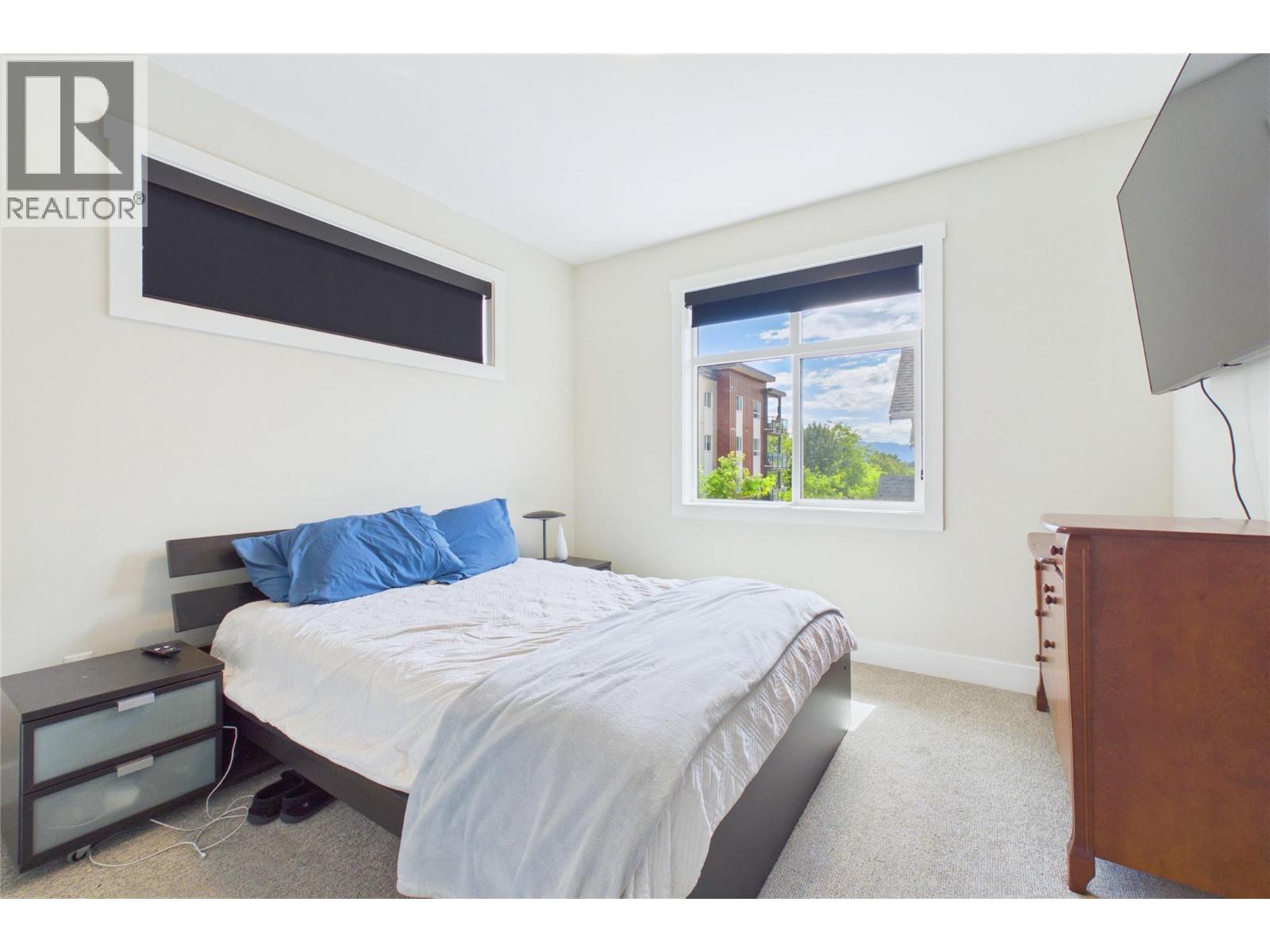#7 115 Wyndham Crescent - 16